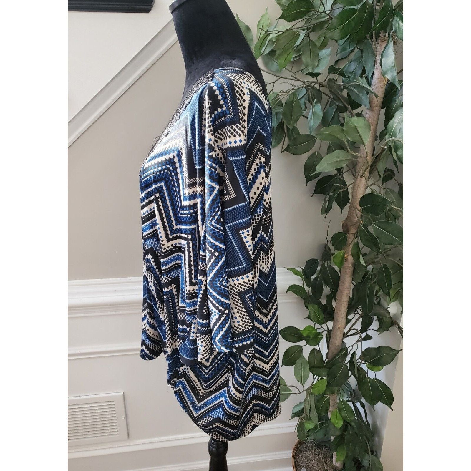 Other Lavish Chevron Polyester Round Neck 3/4 Sleeve Top Blouse Size 3XL / US 20-22 - 8 Thumbnail