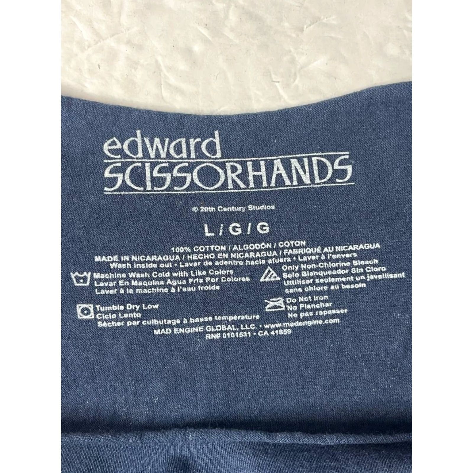 Vintage Edward Scissorhands Shirt Crew Neck Blue L Distressed See Neck pics Unisex Adults Movie Logo Short Sleeve T-Shirt Edward 10-? Size US L / EU 52-54 / 3 - 5 Thumbnail