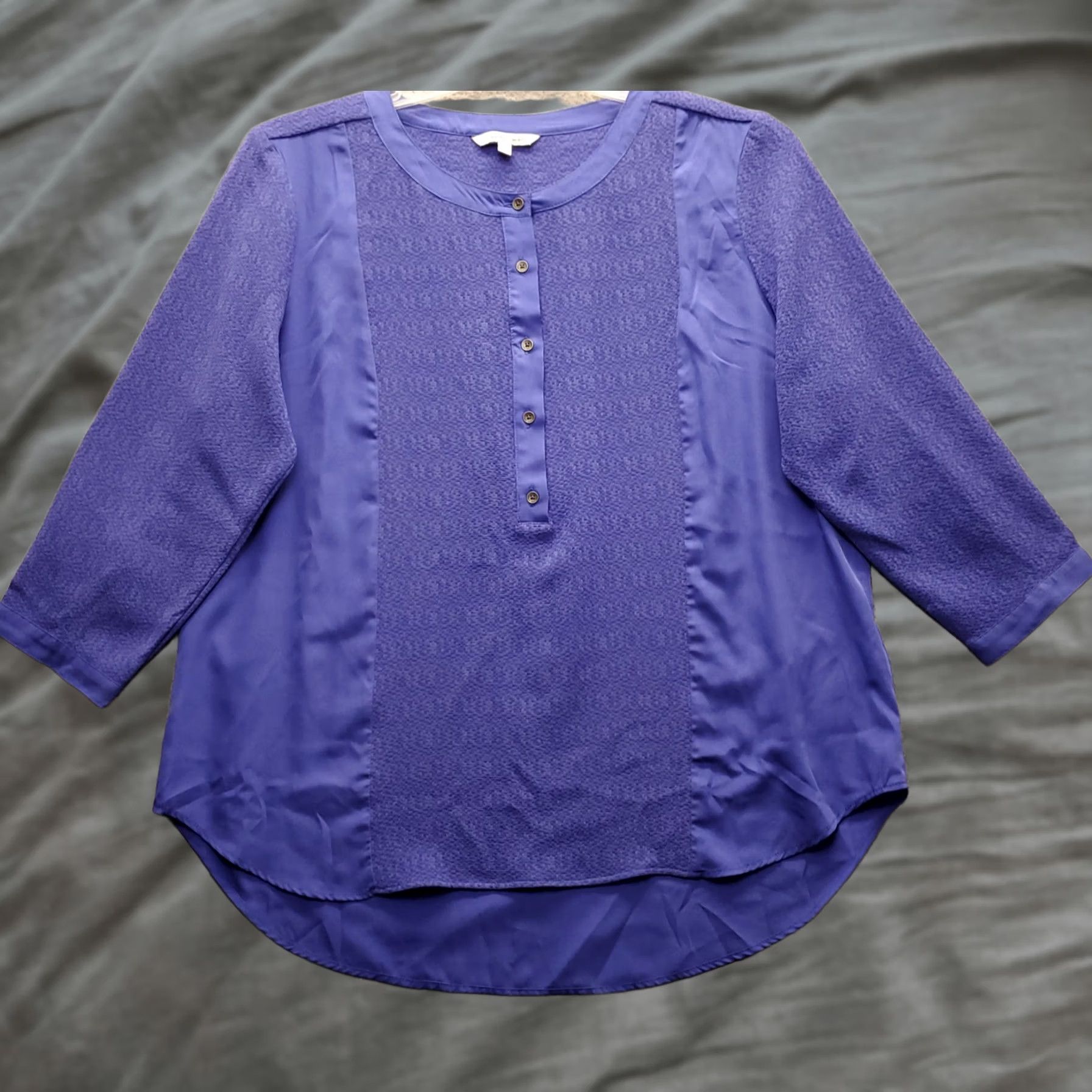 Calvin Klein Calvin Klein Henley Top Womens L Blue 3/4 Sleeve Half Button Curved Hem Size L / US 10 / IT 46 - 1 Thumbnail