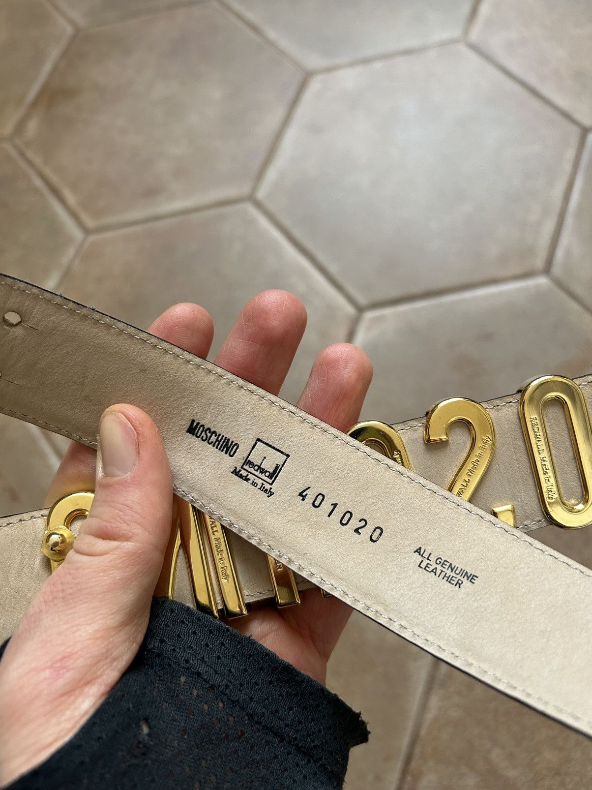 Designer × Moschino Moschino Logo Buckle Leather Belt Fuchsia Size ONE SIZE - 5 Thumbnail