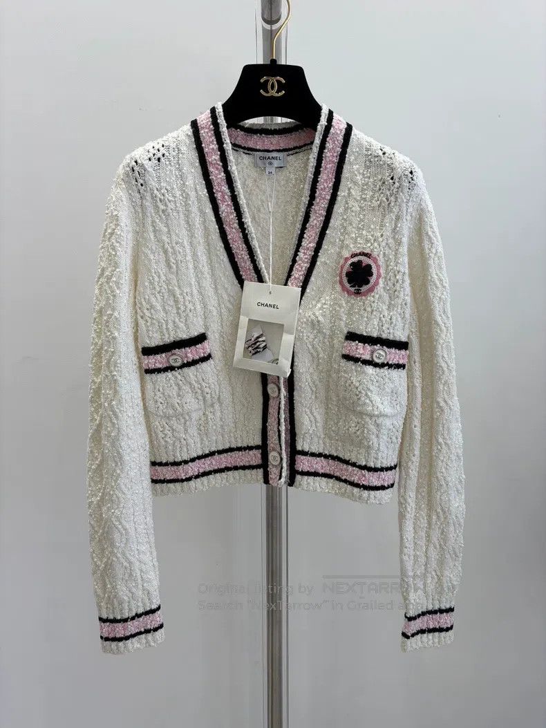 Chanel Chanel White badge knitted cardigan coat Size XXS / US 00 / IT 34 - 1 Thumbnail