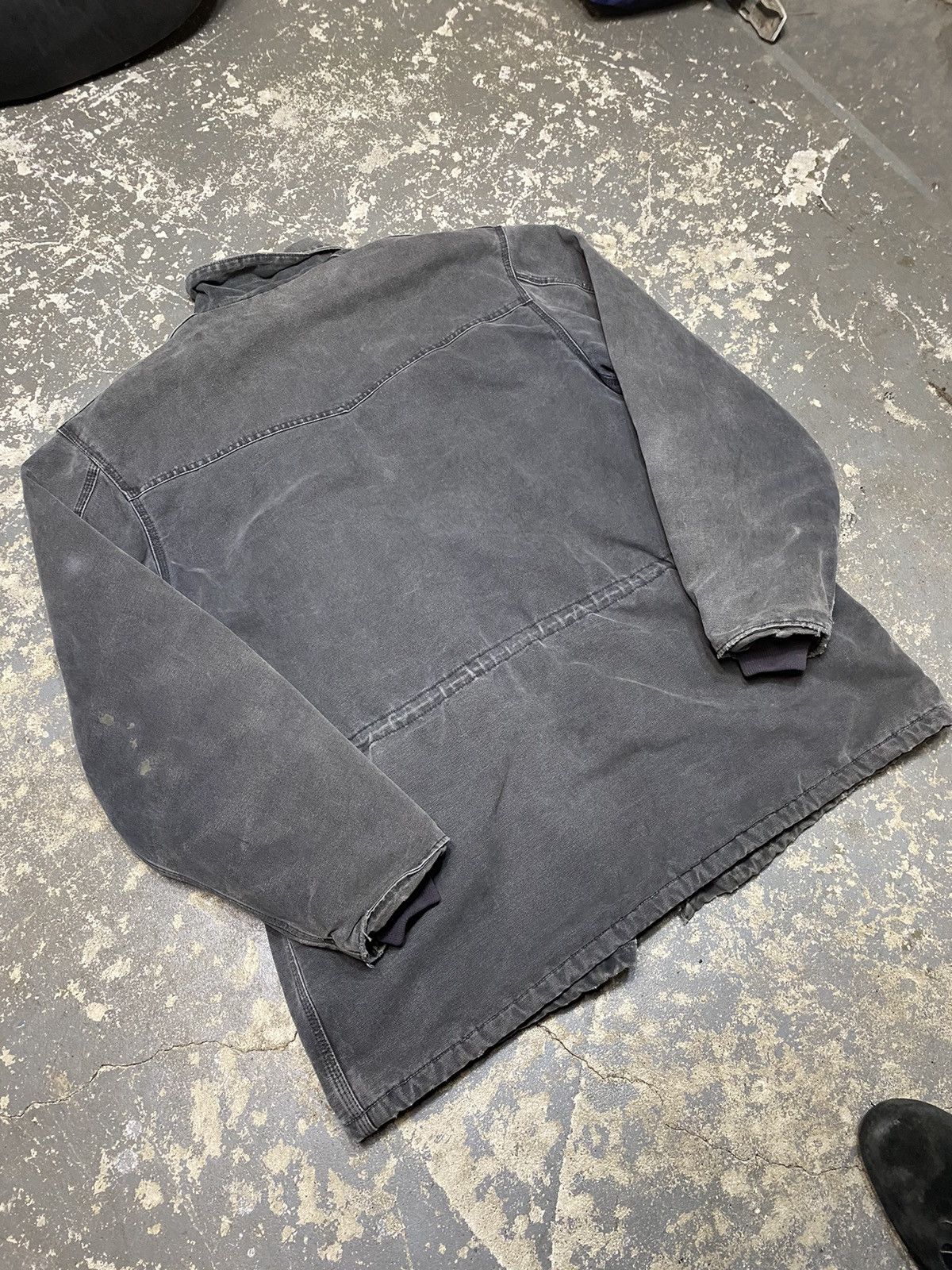 Carhartt × Vintage Vintage Carhartt Faded Chore Work Cape Jacket Size US XXL / EU 58 / 5 - 12 Thumbnail