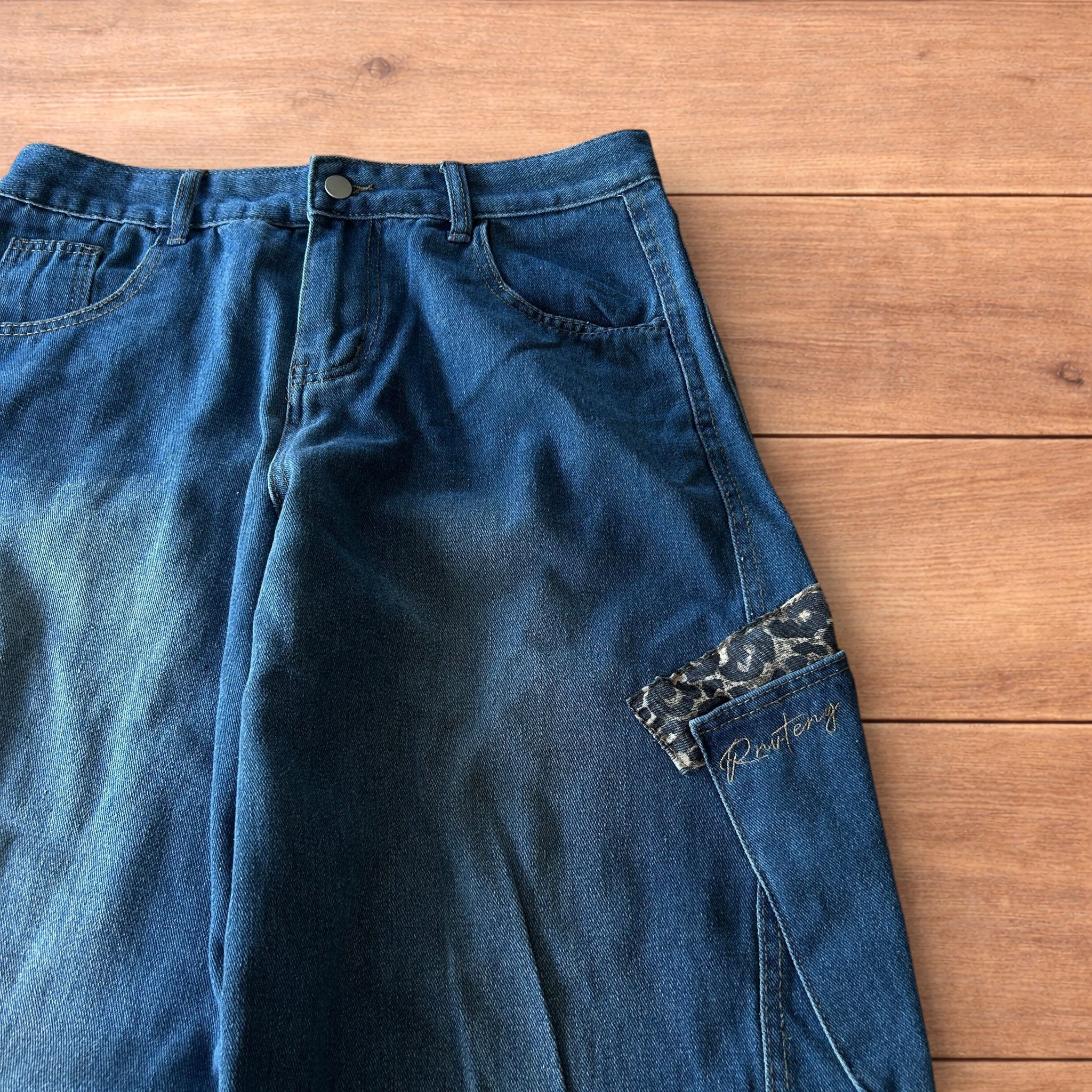 Japanese Brand Baggy wide leg jeans with leopard print in mid blue. Size US 36 / EU 52 - 4 Thumbnail
