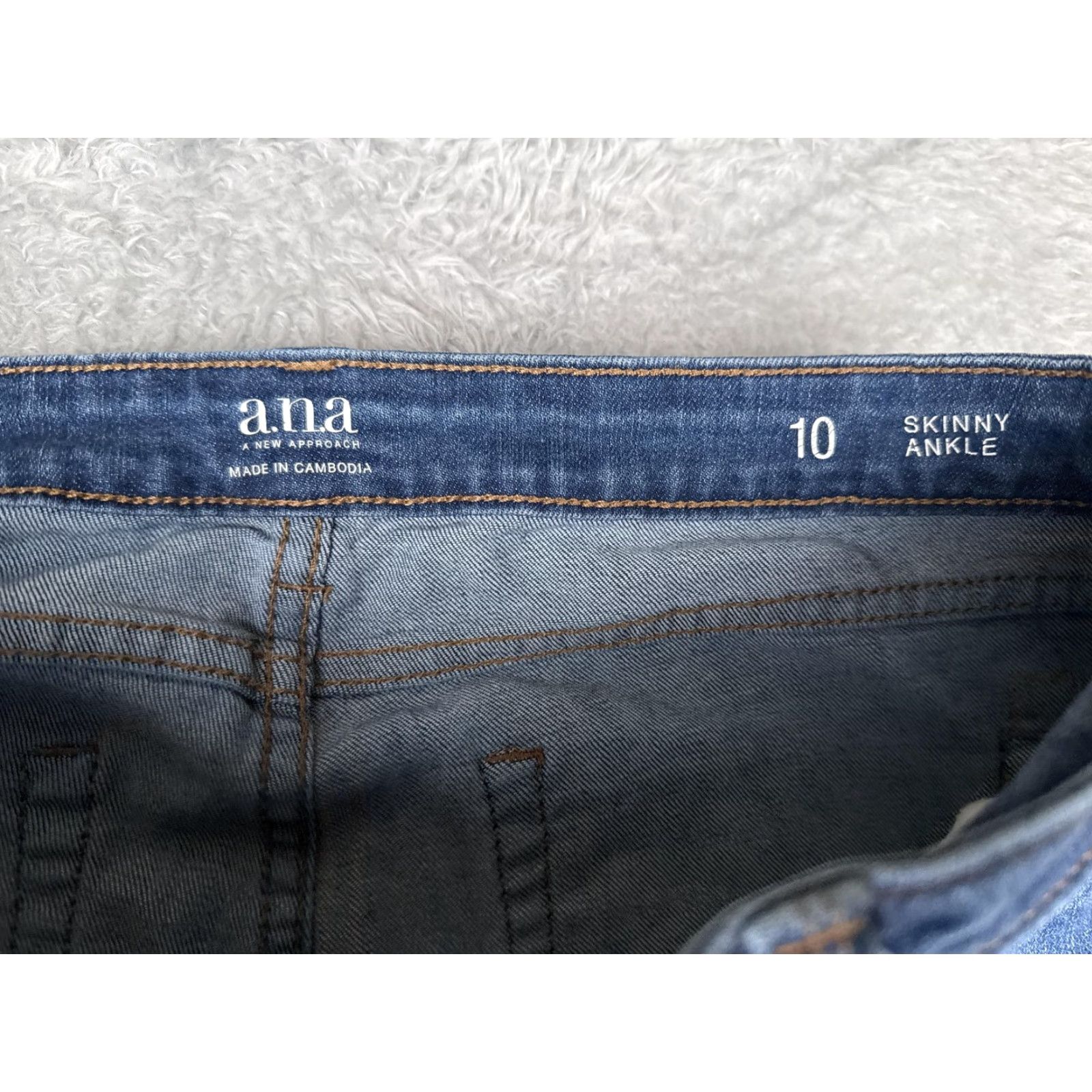 Vintage a.n.a A New Approach Jeans Womens 10 Blue Skinny Ankle Side Stripe Distressed Size 32" / US 10 / IT 46 - 6 Thumbnail