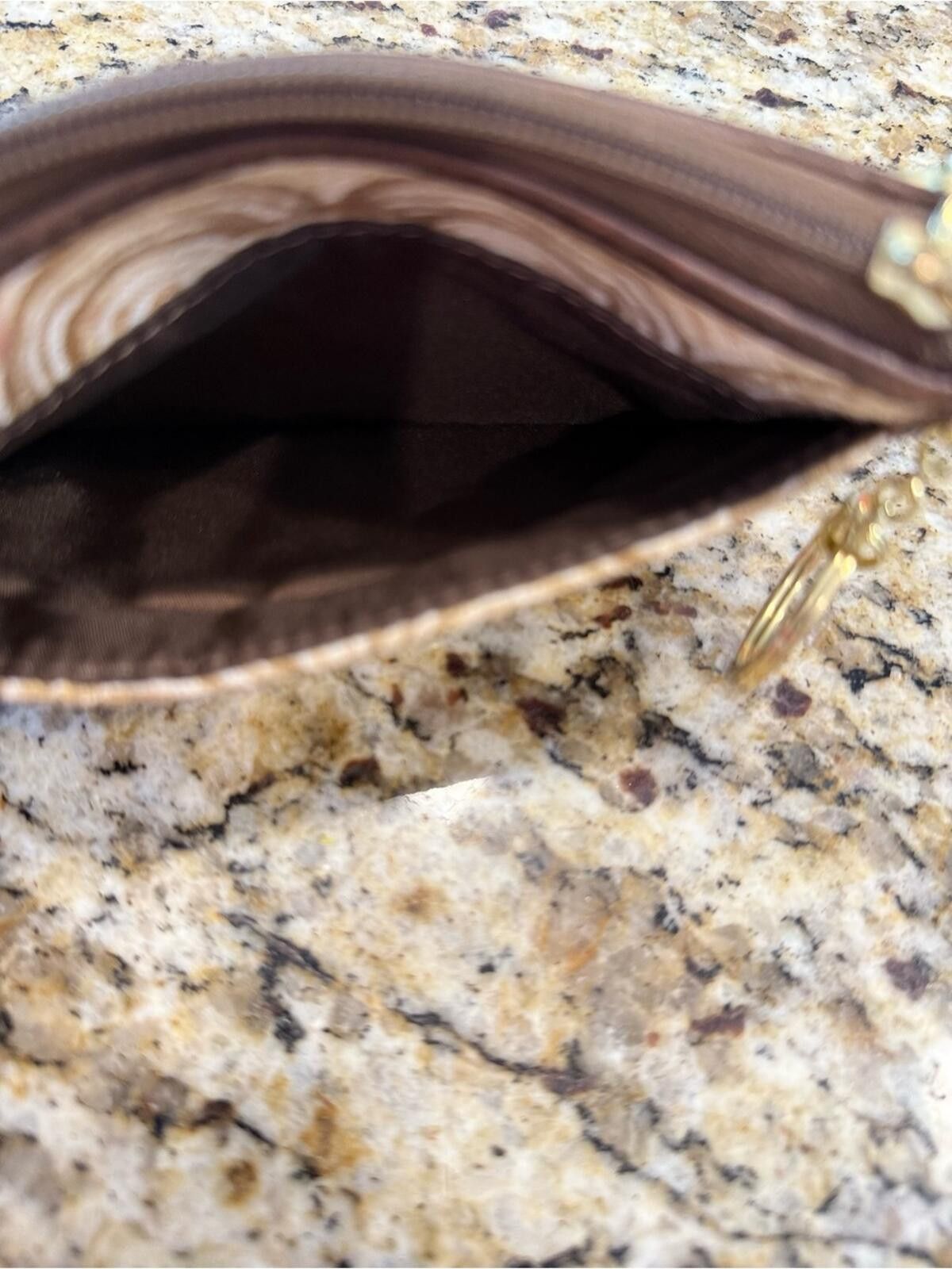 Other Wristlet with keychain swirled tan cream brown zip closure Size ONE SIZE - 8 Thumbnail