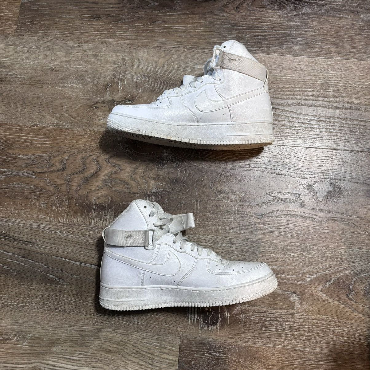 Nike Nike Air Force 1 High Triple White Size US 9.5 / EU 42-43 - 2 Thumbnail