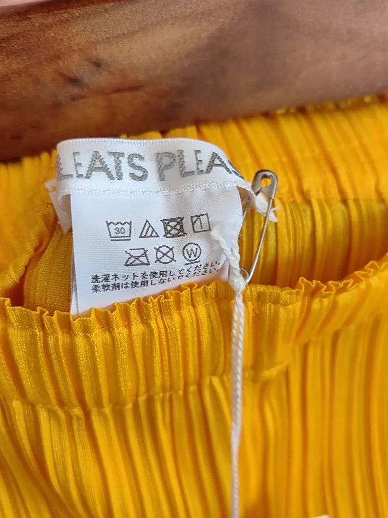 Issey Miyake Issey Miyake size:3 Bright yellow pleated trousers Size 22" - 6 Thumbnail