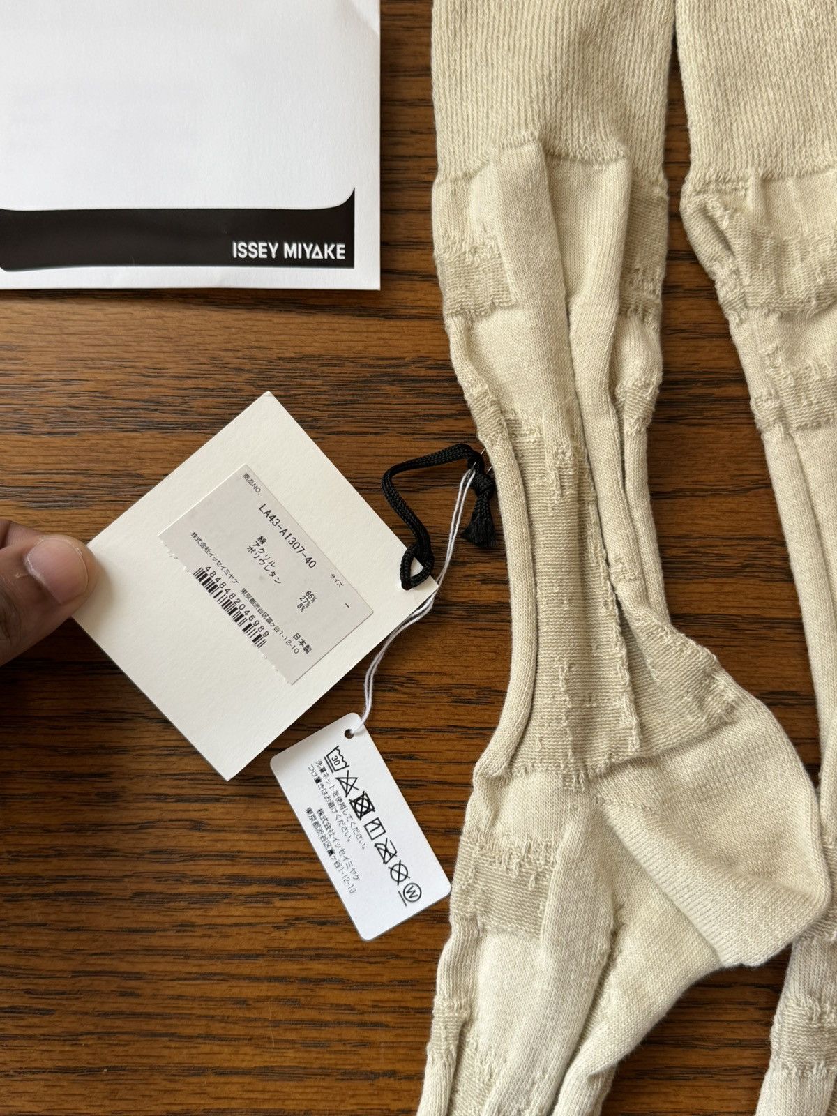 Homme Plisse Issey Miyake × Issey Miyake Issey Miyake IM Men HOGUSHI SOCKS Beige Size ONE SIZE - 2 Thumbnail