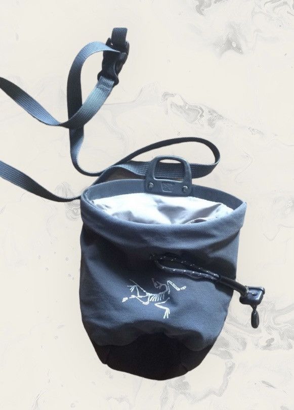 Arc'Teryx Arc'Teryx Quiver Bucket/ Chalk Bag Black Grailed