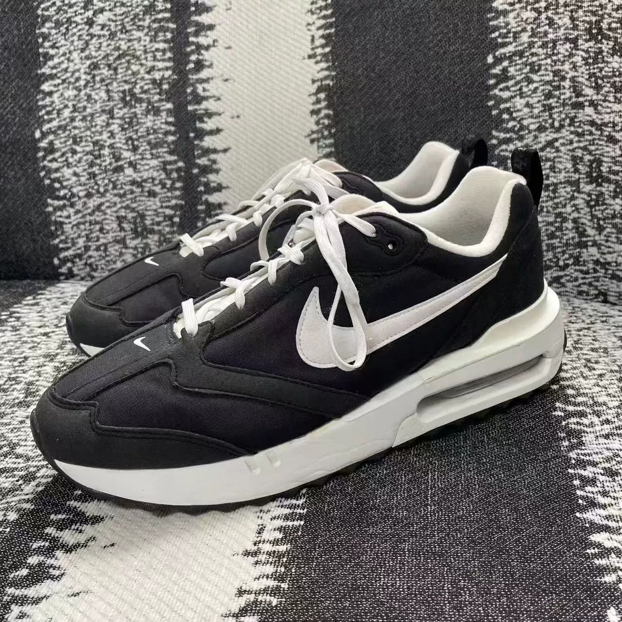 Nike Nike Retro Black Lowtop Sneakers 13 Men Size US 13 / EU 46 - 1 Thumbnail