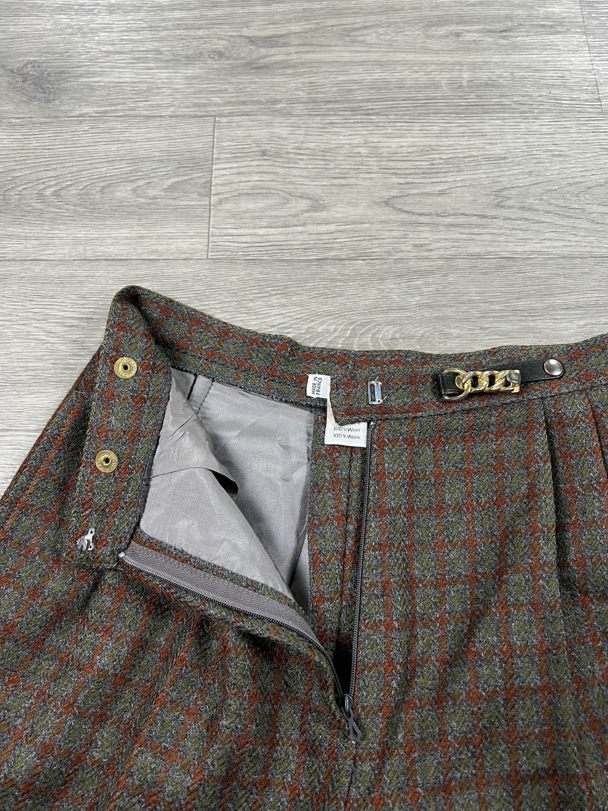 Celine Rare Celine vintage wool tweed shorts FR 10 (M) Women’s Size 28" / US 6 / IT 42 - 6 Thumbnail