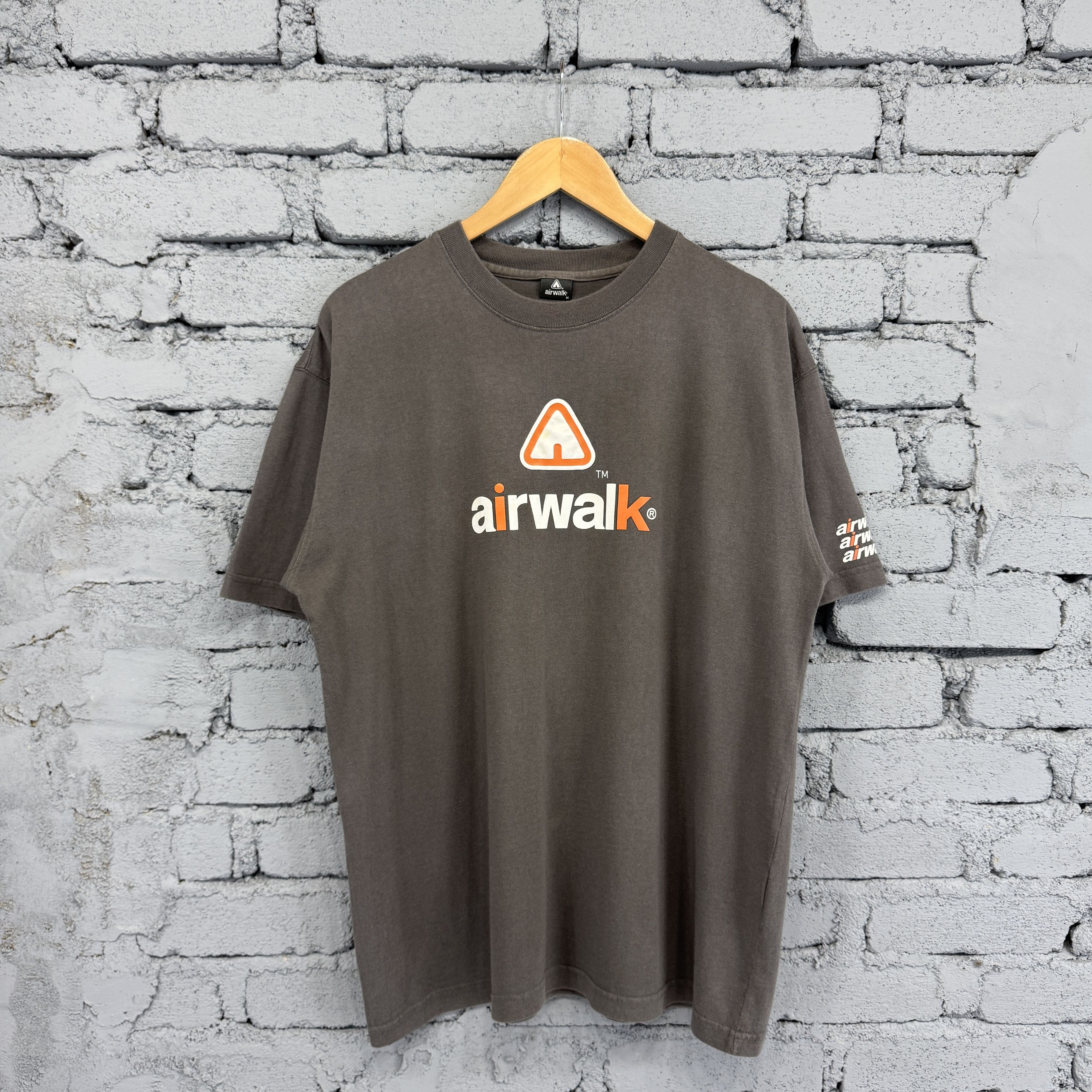 Vintage Vintage 00s Airwalk Skater Tshirt Size US M / EU 48-50 / 2 - 1 Thumbnail
