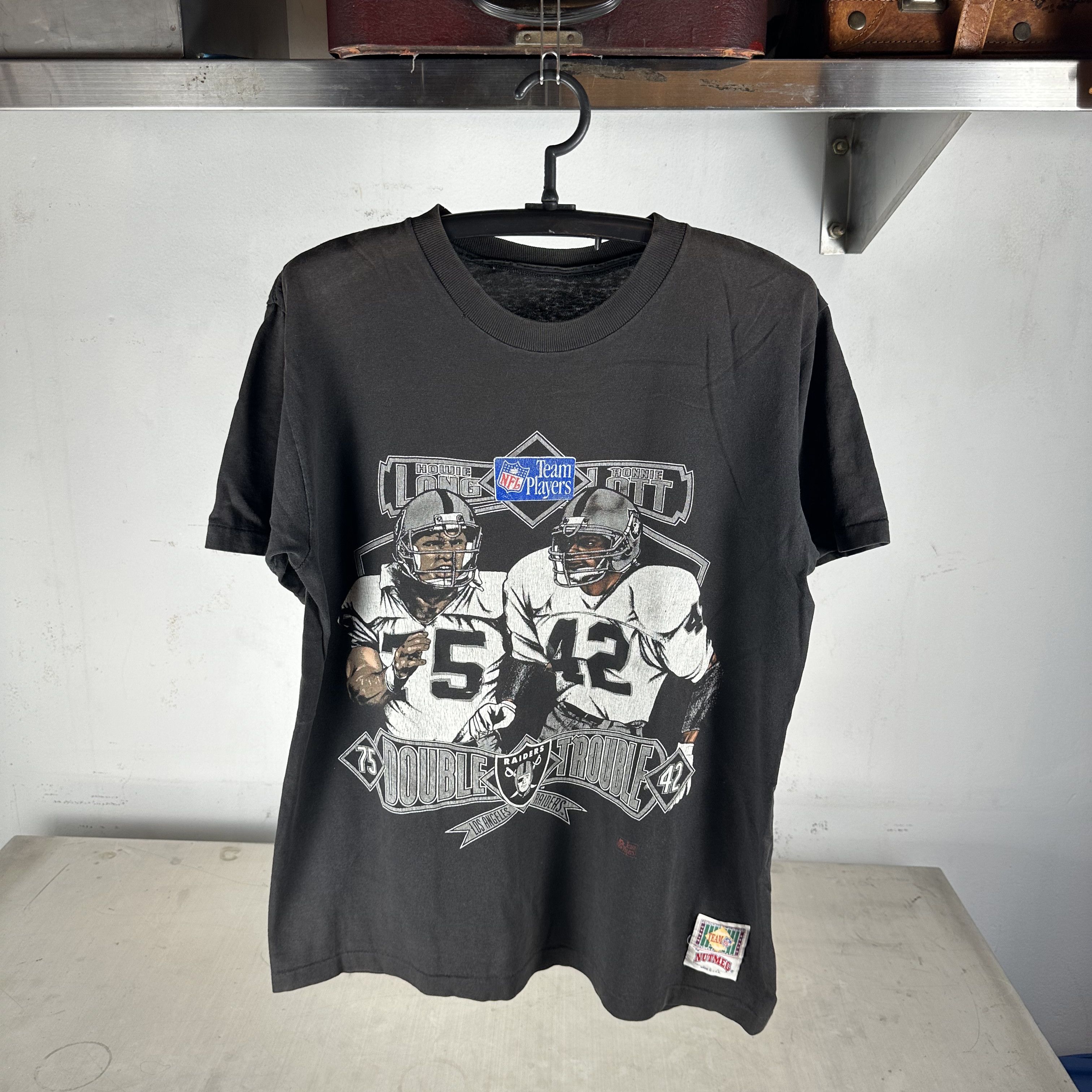 Vintage ​Vintage 90s Los Angeles Raiders NFL Double Trouble T-Shirt Size US L / EU 52-54 / 3 - 1 Thumbnail