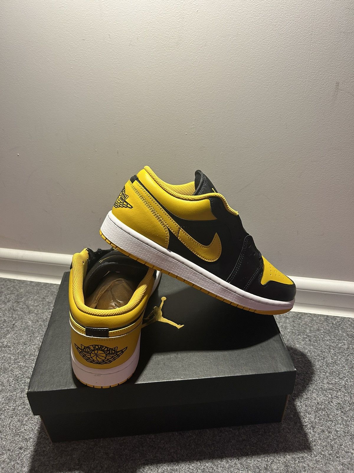 Jordan Brand × Nike Air Jordan 1 Low Size US 9 / EU 42 - 3 Thumbnail