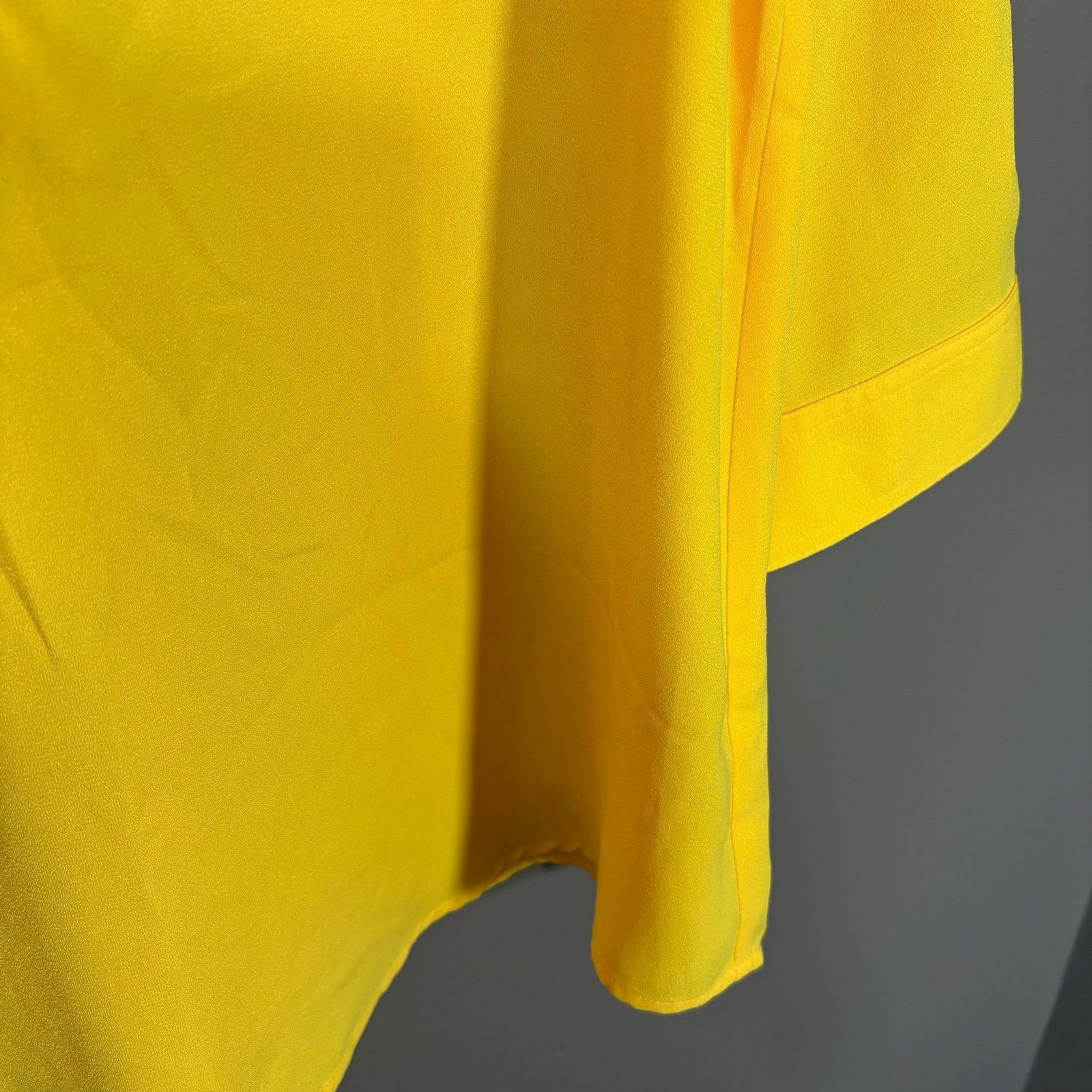 Other Monroe & Main NWT Bright Yellow Minimalist Oversized Top Size XL / US 12-14 / IT 48-50 - 3 Thumbnail
