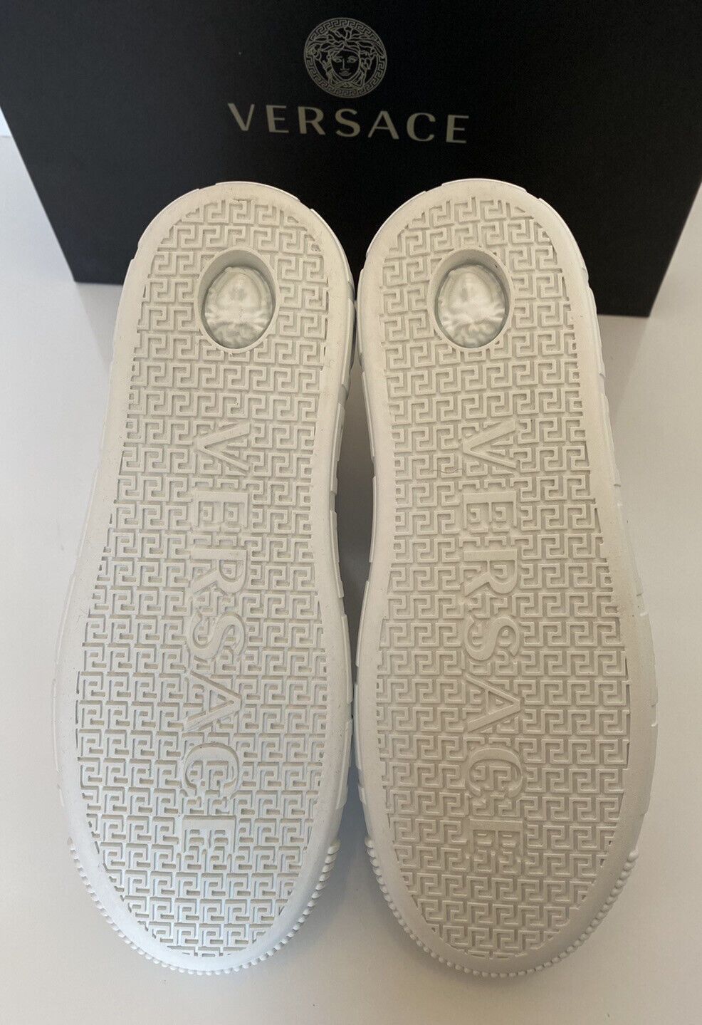 o1bs11s0923 Sneakers in White