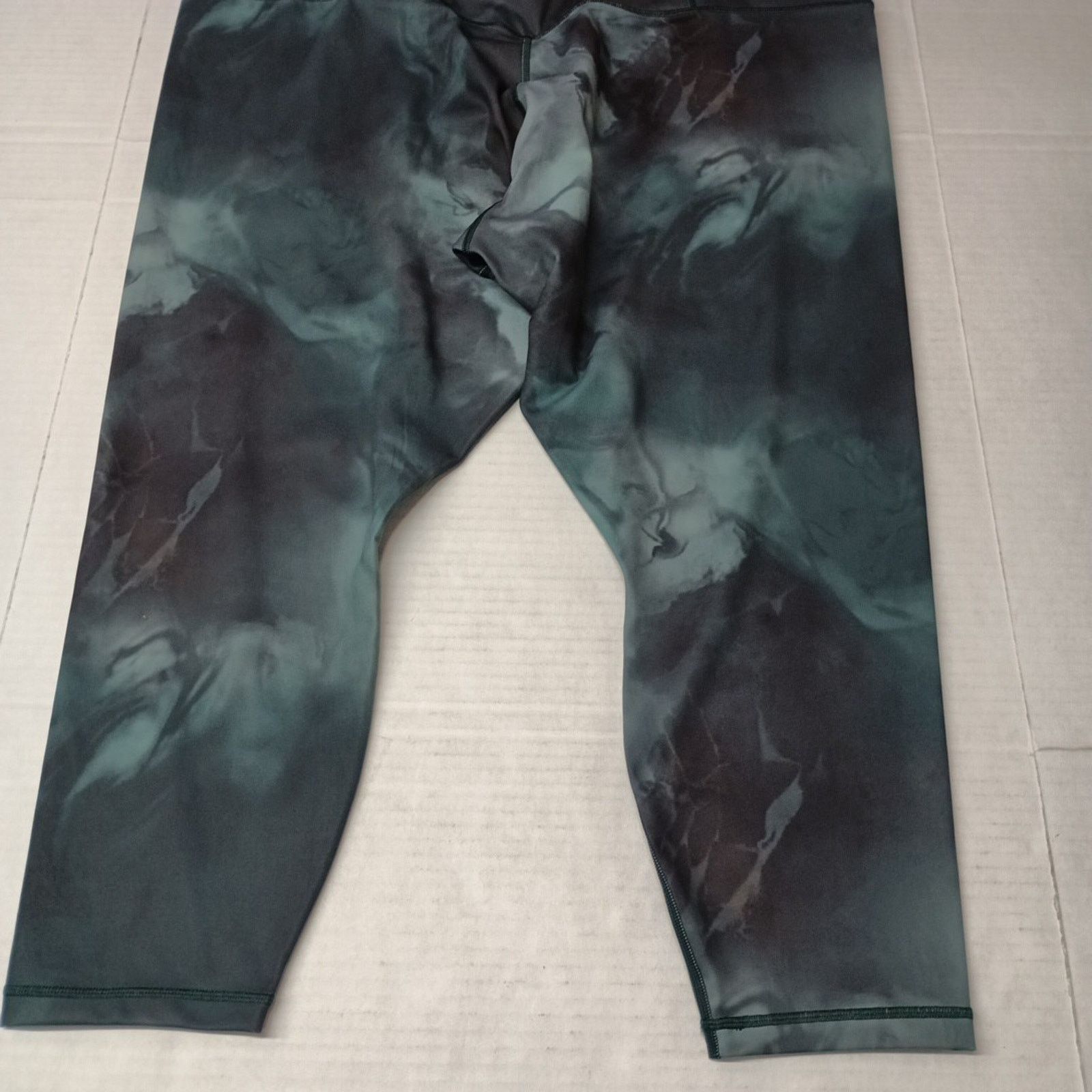 Athleta Athleta High Rise Elation Printed Leggings Womens 3X Workout Size 42" / US 20 - 8 Thumbnail