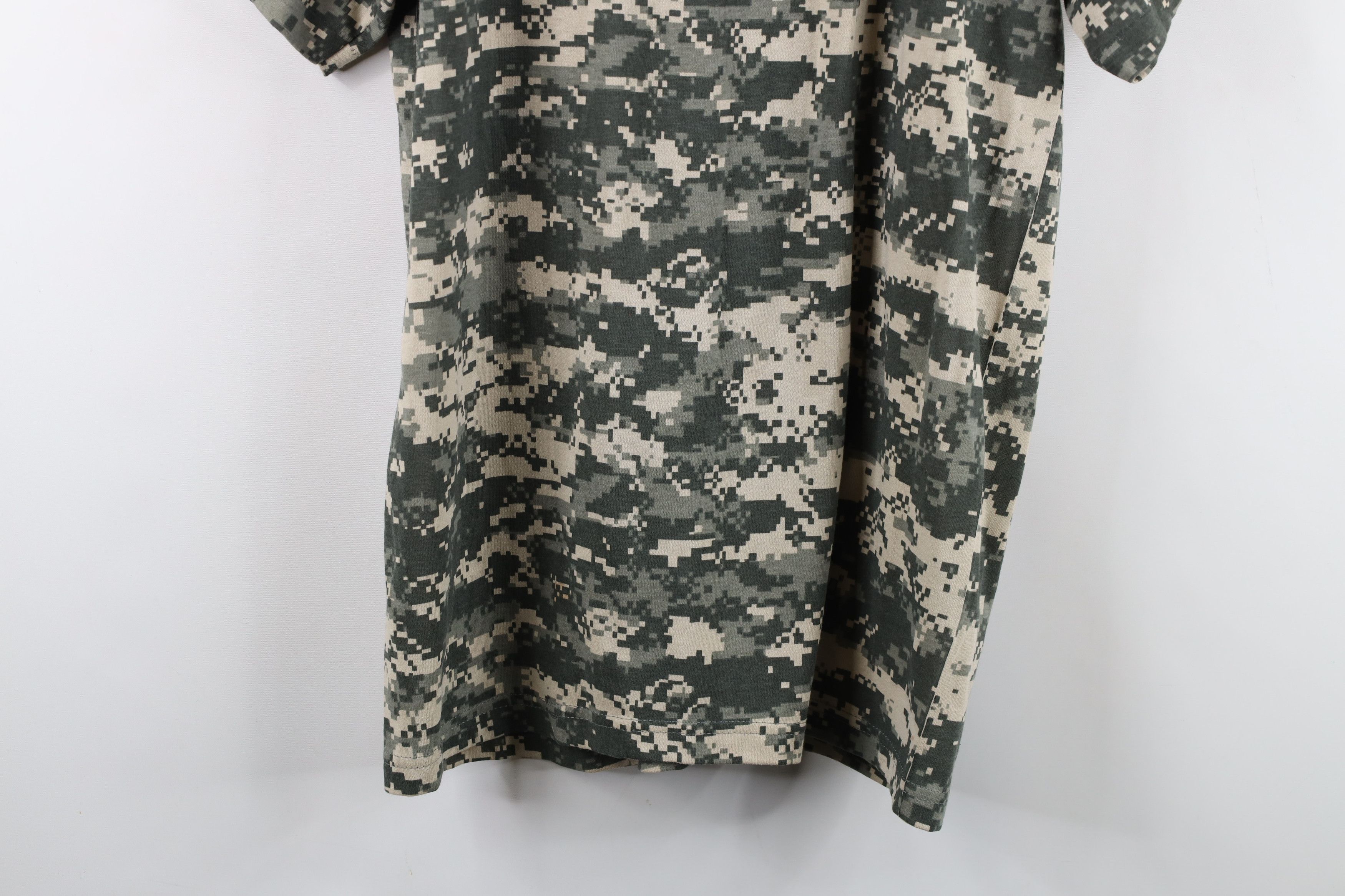 Vintage Vintage 90s Streetwear Digi Camouflage T-Shirt USA Size US L / EU 52-54 / 3 - 9 Thumbnail