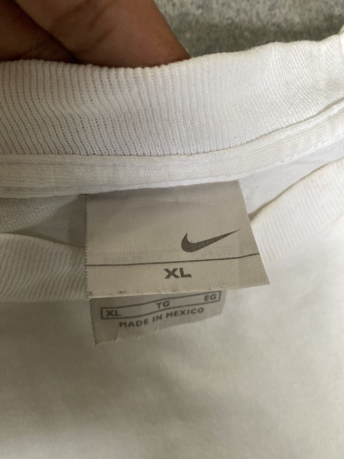 Nike Vtg Nike tee Center Logo Size US XL / EU 56 / 4 - 4 Thumbnail