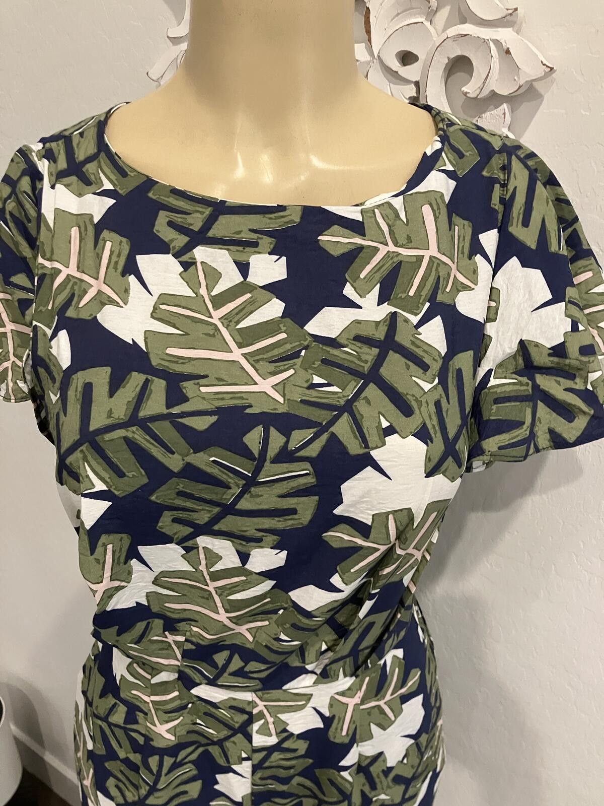 Other NWT Leaf Print Short Sleeve Jumpsuit with Belt Size 28" / US 6 / IT 42 - 5 Thumbnail