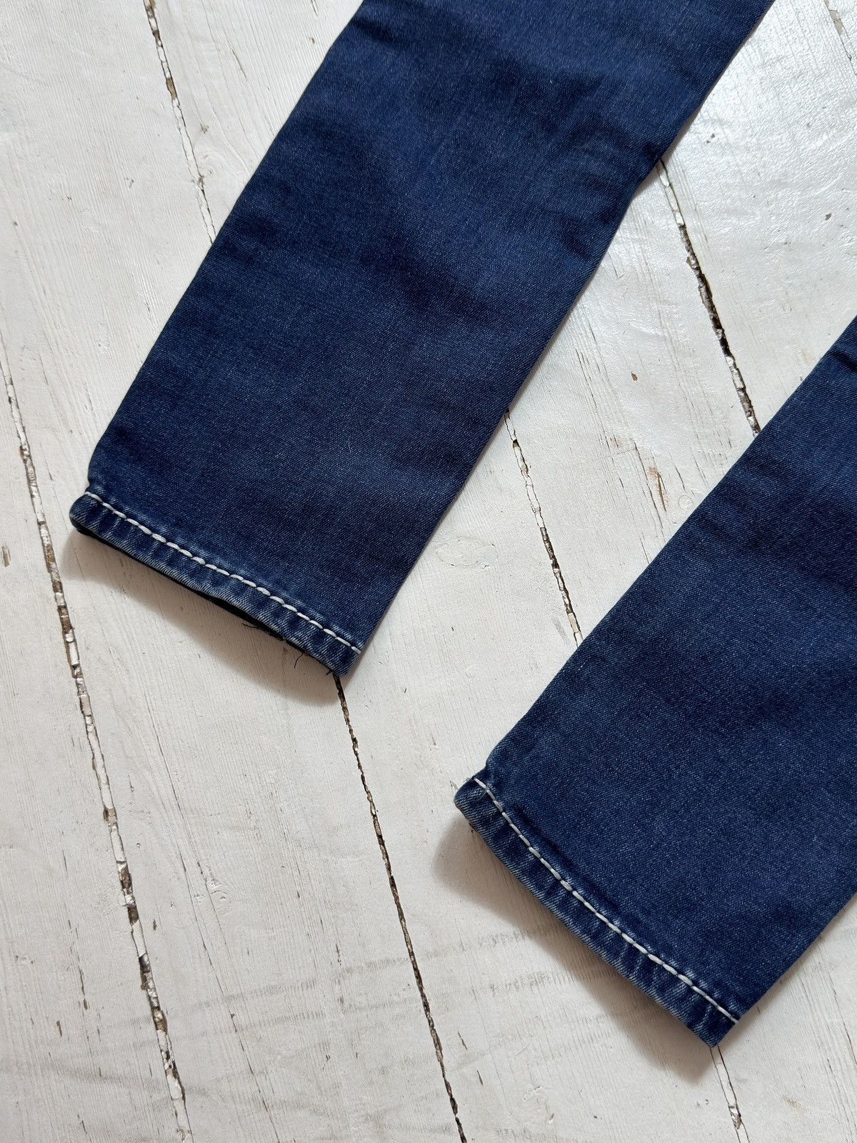 True Religion VINTAGE TRUE RELIGION CONTRASTING SEAMS SKINNY JEANS Size 30" / US 8 / IT 44 - 7 Thumbnail