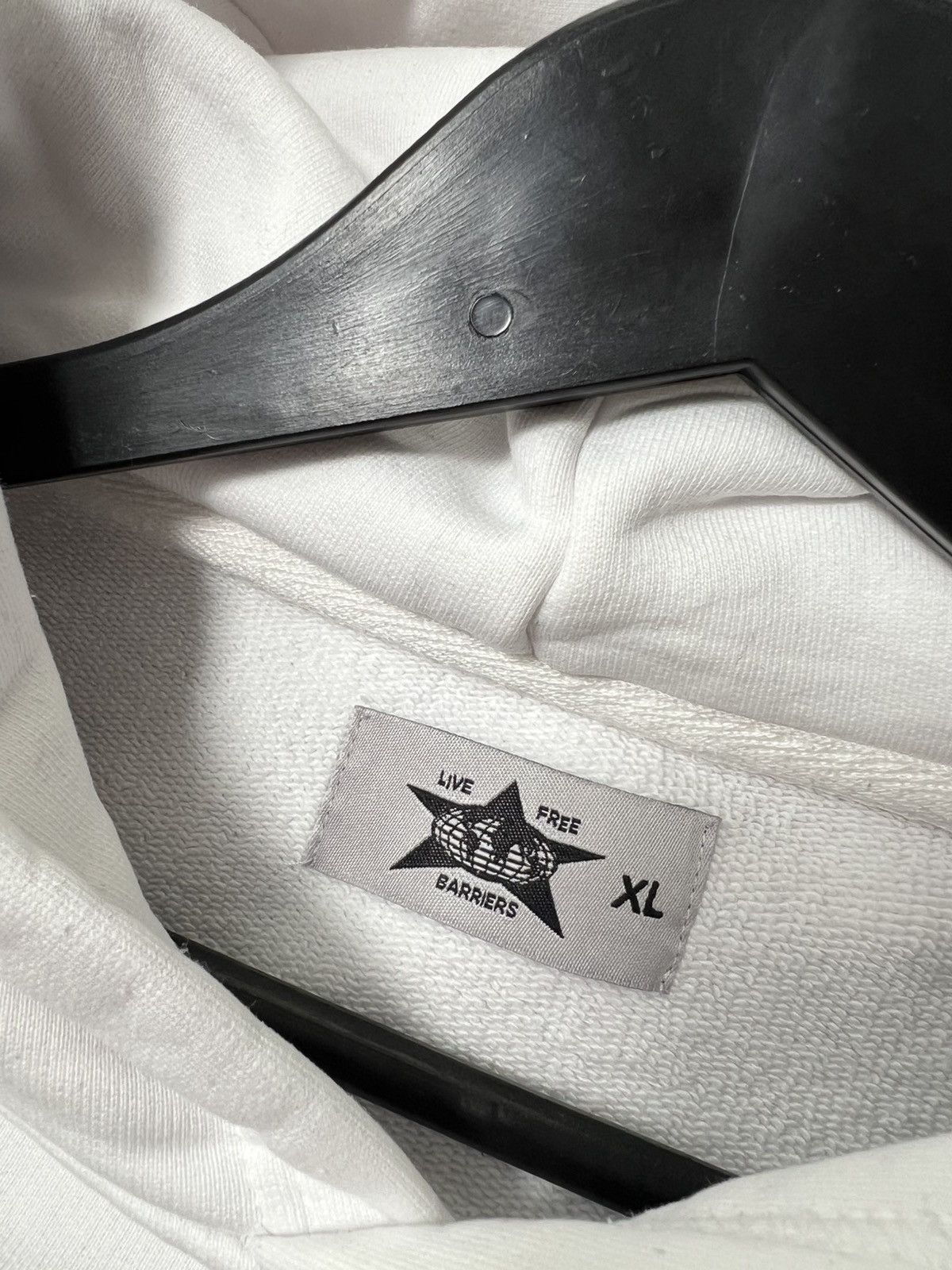 Corteiz Corteiz x Barriers Hoodie White Size XL Airbrush Graphic Size US XL / EU 56 / 4 - 11 Thumbnail