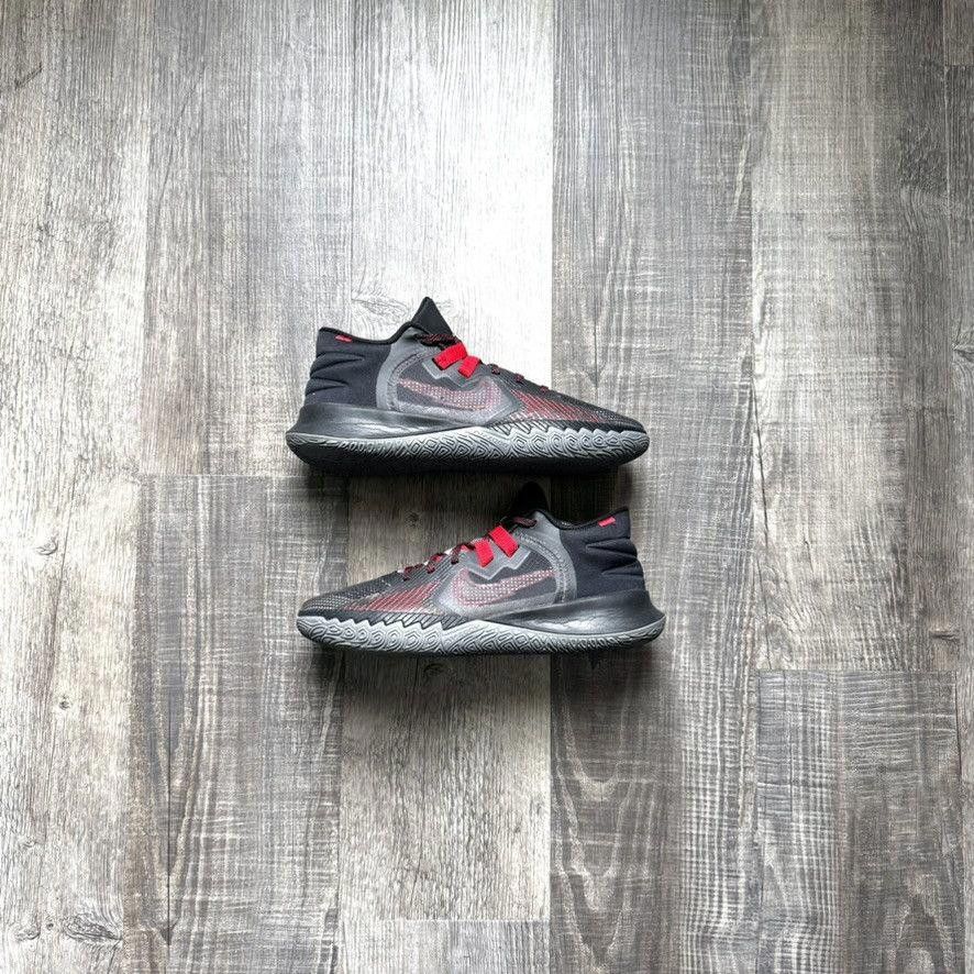 Nike NIKE • Kyrie Flytrap V "Black University Red" (10M) Size US 10 / EU 43 - 1 Thumbnail