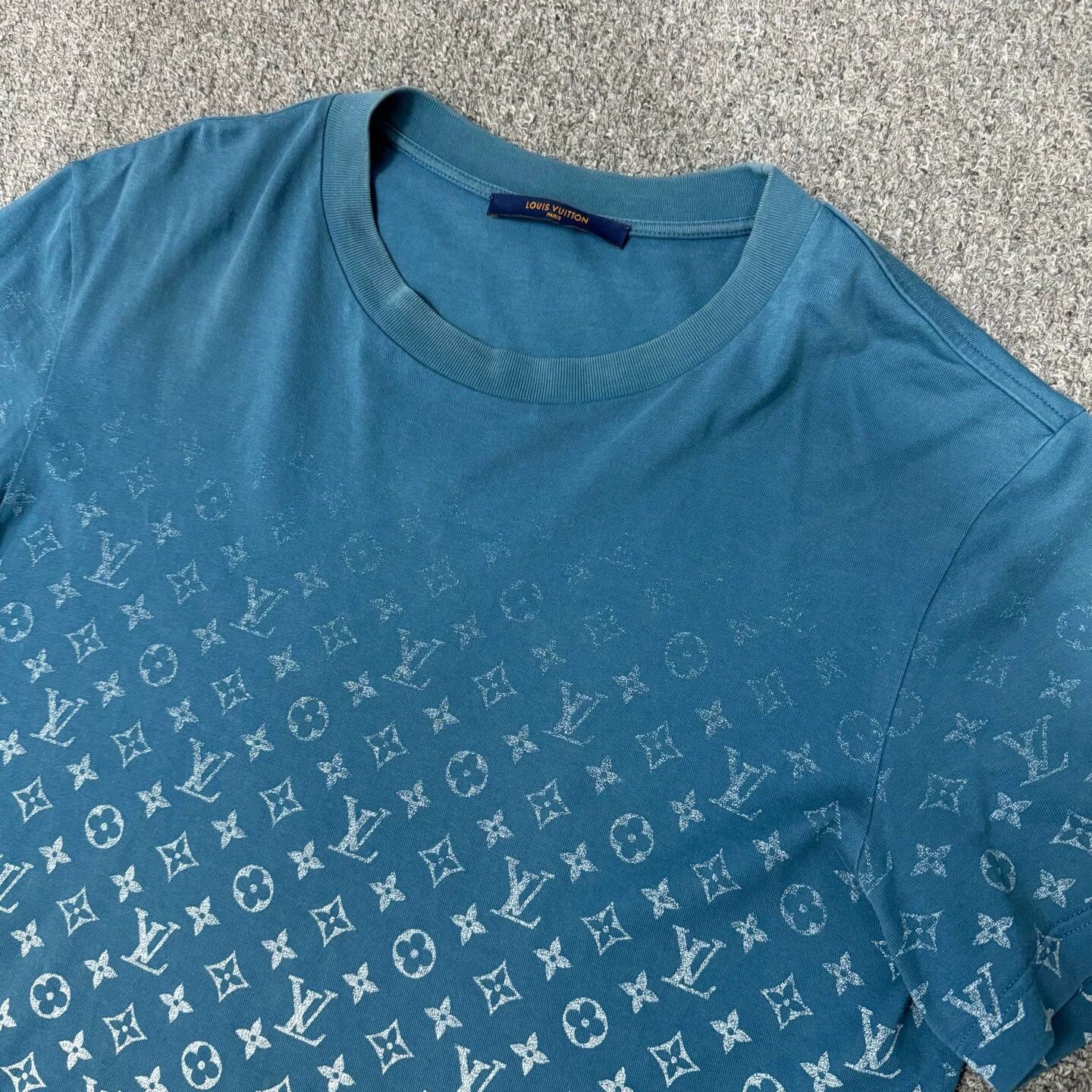 Louis Vuitton LV blue allover print gradient short sleeve M 95new Size US M / EU 48-50 / 2 - 3 Thumbnail