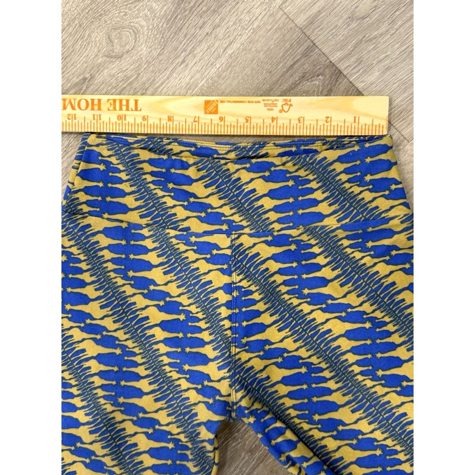 Vintage VINTAGE LuLaRoe Giraffe Leggings Womens One Size Blue & Yellow Animal Pattern Size 42" / US 20 - 6 Thumbnail
