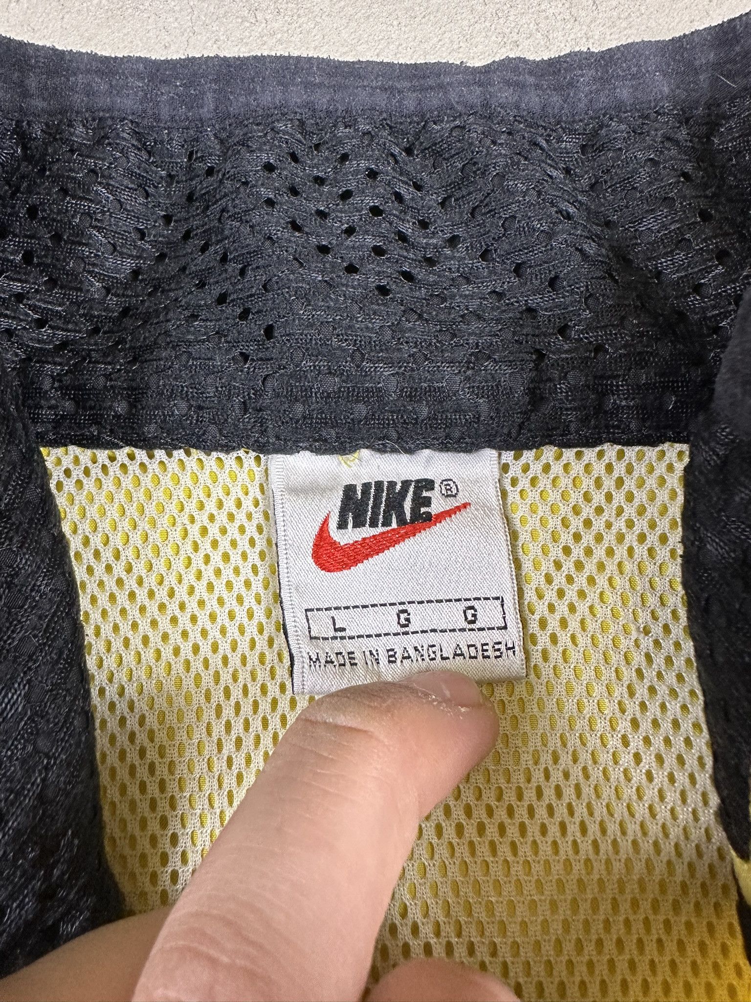 Nike 90s Vintage Nike Tracksuit Nylon Light Boxy Jacket Size US L / EU 52-54 / 3 - 16 Thumbnail
