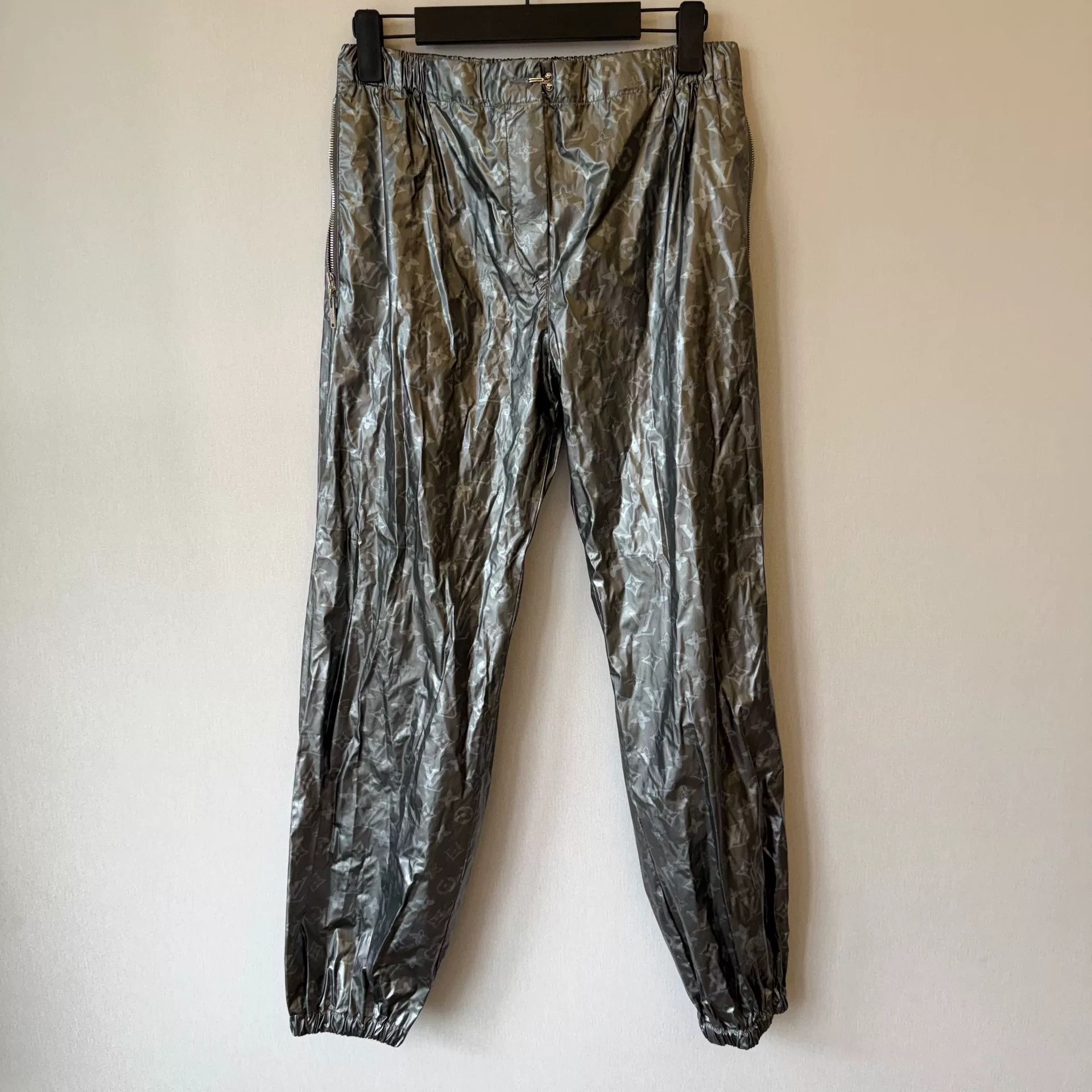 Louis Vuitton Louis Vuitton Sweatpants 35 Men Size US 35 - 1 Thumbnail