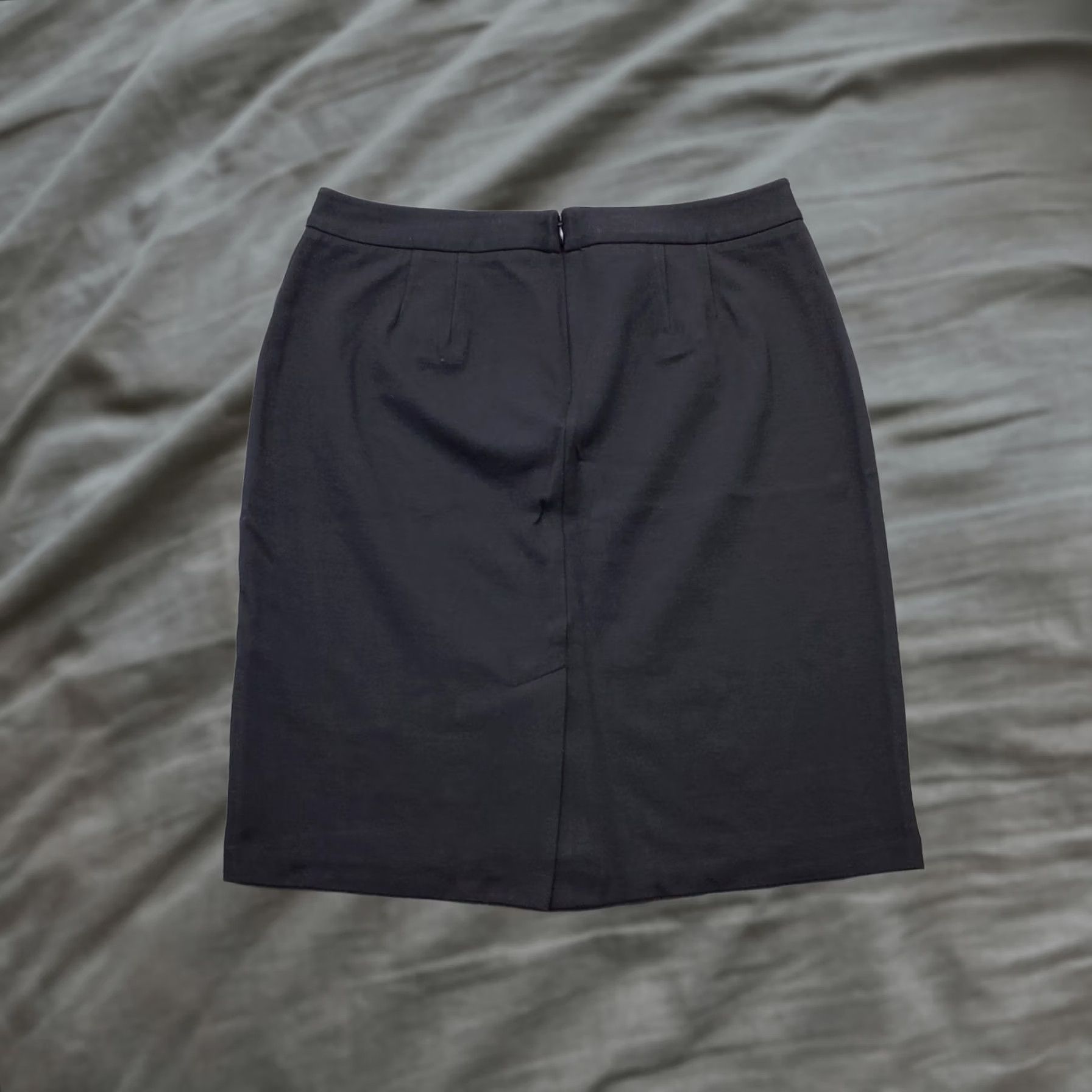 Talbots Talbots Womens Pencil Skirt 10 Black Rayon Stretch Slim Fit Back Zip Casual, Travel Size 10 Womens Black Pencil Skirt Size 32" / US 10 / IT 46 - 1 Thumbnail
