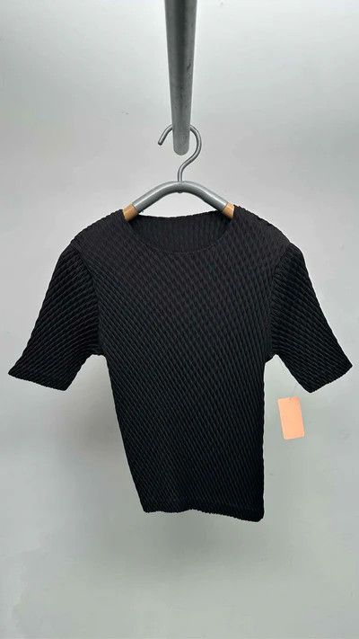 Issey Miyake o1tko10526 Sleek Pleats Top in Black Size M / US 6-8 / IT 42-44 - 1 Thumbnail