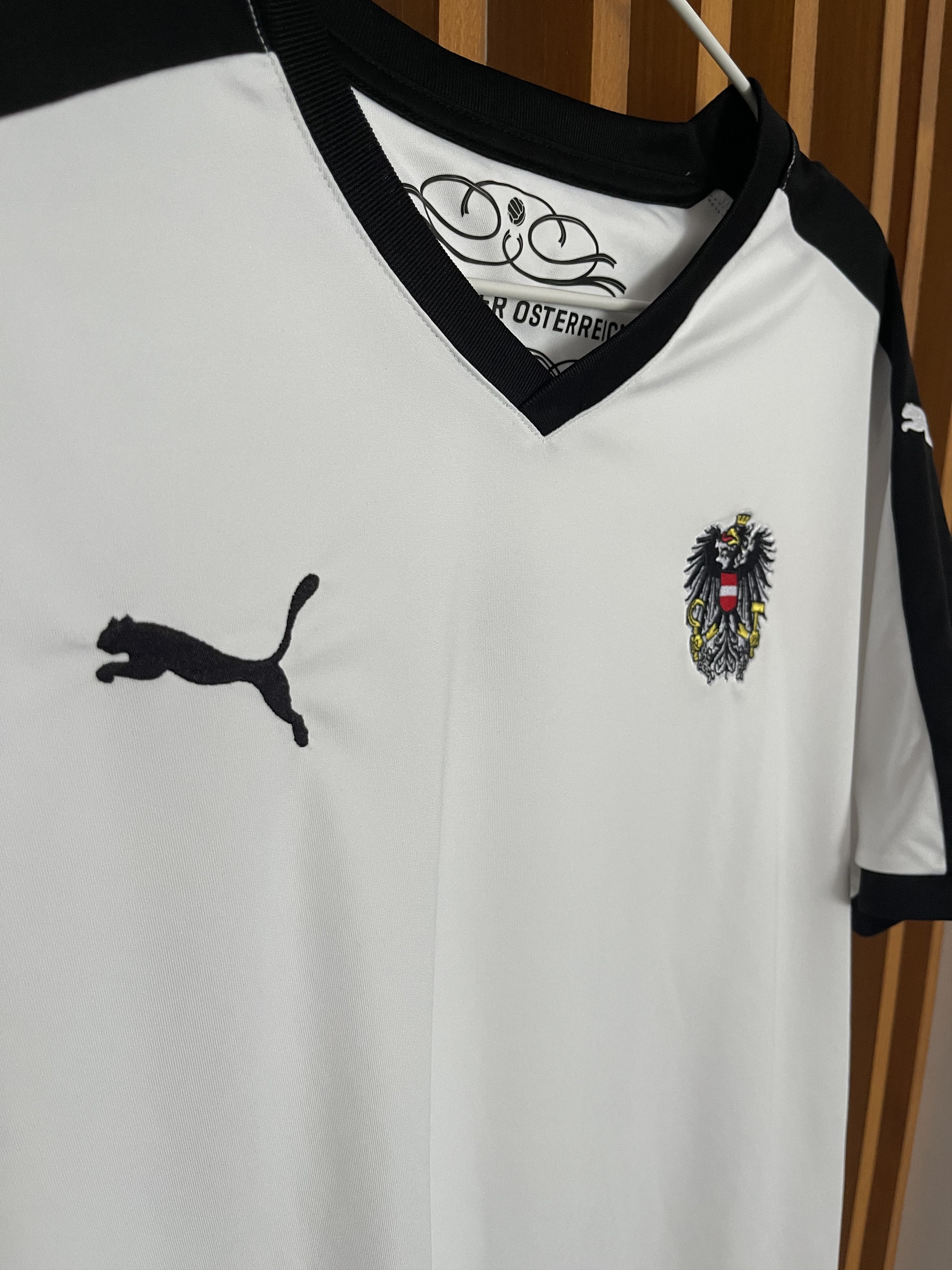 Puma Austria Jersey football shirt 2015 - 2016 Puma Men Size L Size US L / EU 52-54 / 3 - 4 Thumbnail