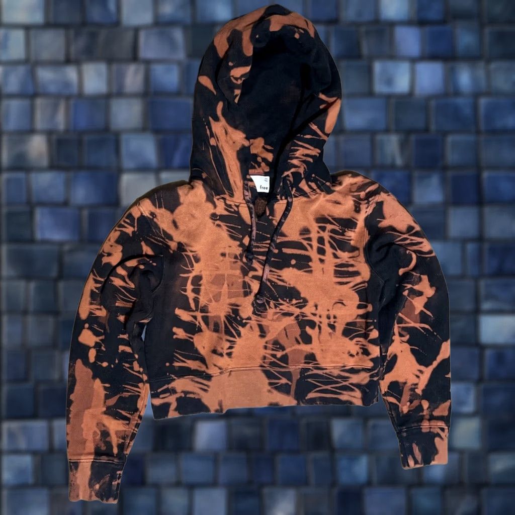 Aritzia Wilfred Free Graffiti Print Cropped Pullover Fleece Hoodie Womens XXS Pullover Cropped Hoodie Multicolor Tie Dye City Grunge Rock Hip Hop 2XS Womens Size XXS / US 00 / IT 34 - 1 Thumbnail