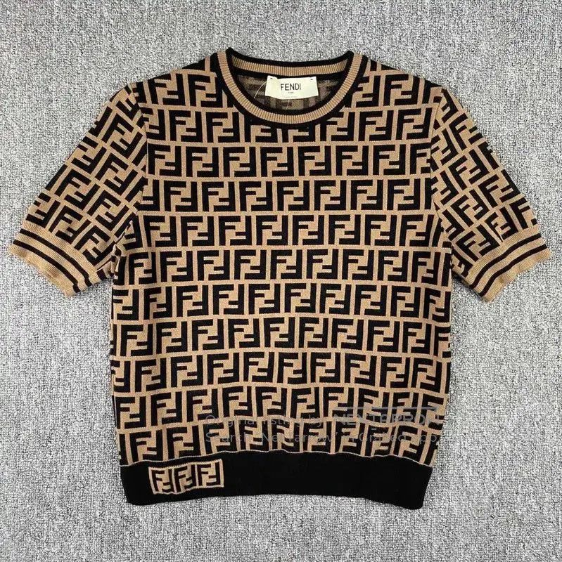 Fendi Fendi Beige Knit Graphic Short-Sleeve T-Shirt . Size M / US 6-8 / IT 42-44 - 1 Thumbnail