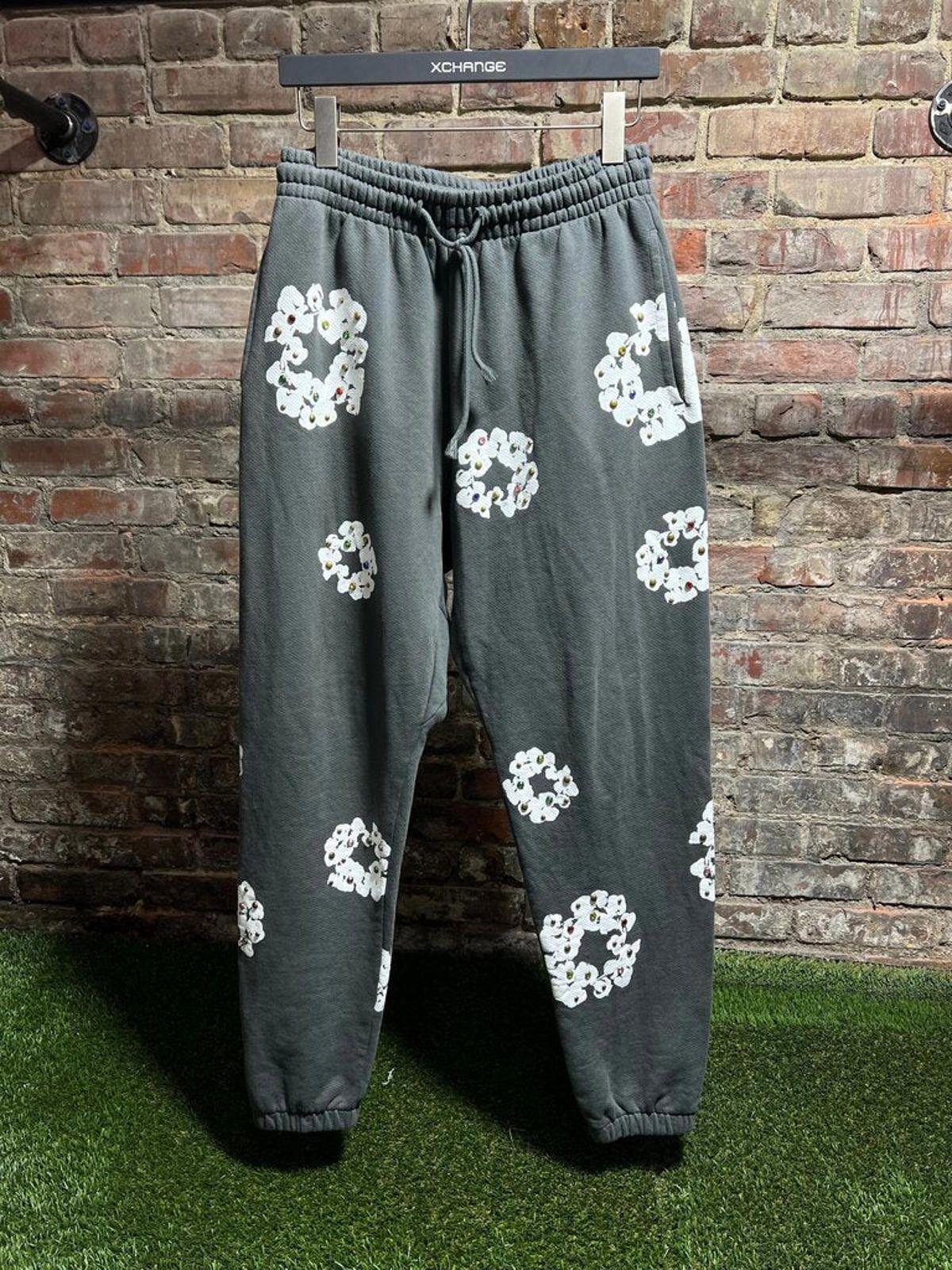 DENIM TEARS Denim Tears Rhinestone Cotton Wreath Sweatpants Grey Sz. M Size US 32 / EU 48 - 1 Thumbnail