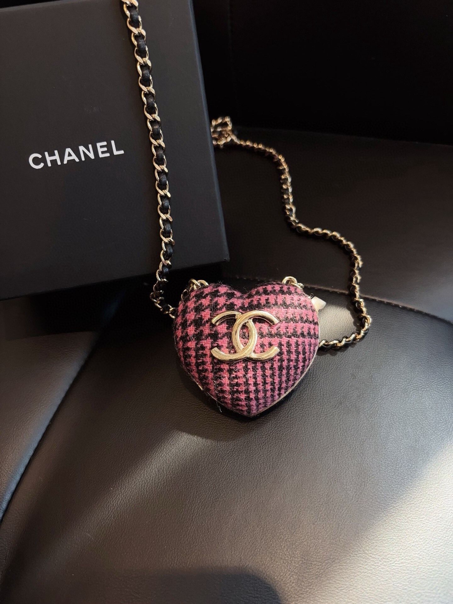 Chanel Pre-loved Bag Very good condition Size ONE SIZE - 1 Thumbnail