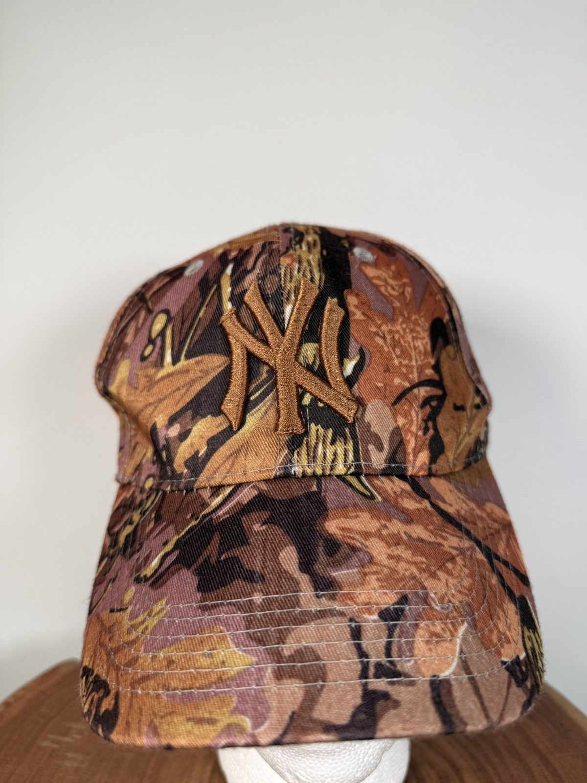 New York Yankees Y2K Yankees Leaf Print Camouflage Hat Size ONE SIZE - 2 Thumbnail
