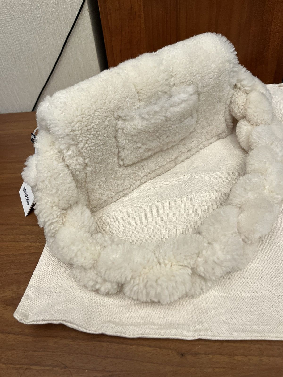 Jacquemus Authentic BRAND NEW JACQUEMUS LE BAMBIDOU SHEARLING FLAP BAG Size ONE SIZE - 7 Thumbnail