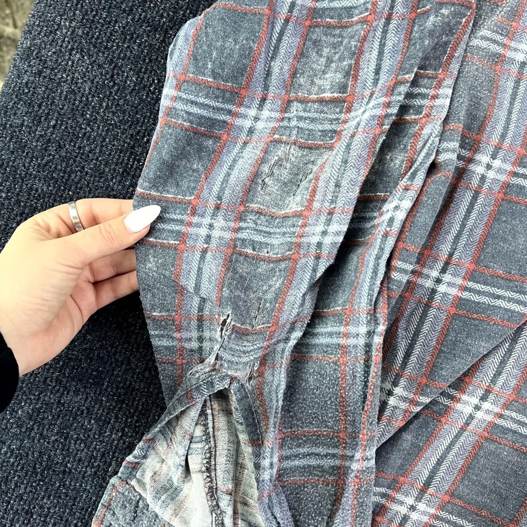 Vintage VINTAGE Haband's Ice House Flannels Shirt Mens LT Gray Plaid Button Long Sleeve Size US L / EU 52-54 / 3 - 3 Thumbnail