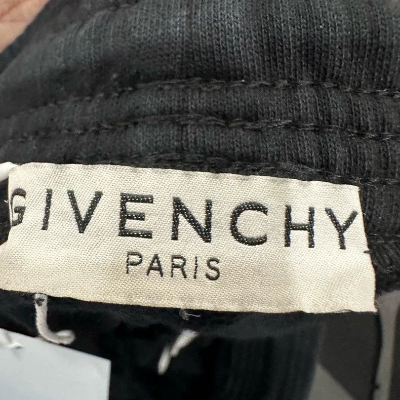 Givenchy Givenchy Shorts with Letter Logo Size XL / US 12-14 / IT 48-50 - 5 Thumbnail