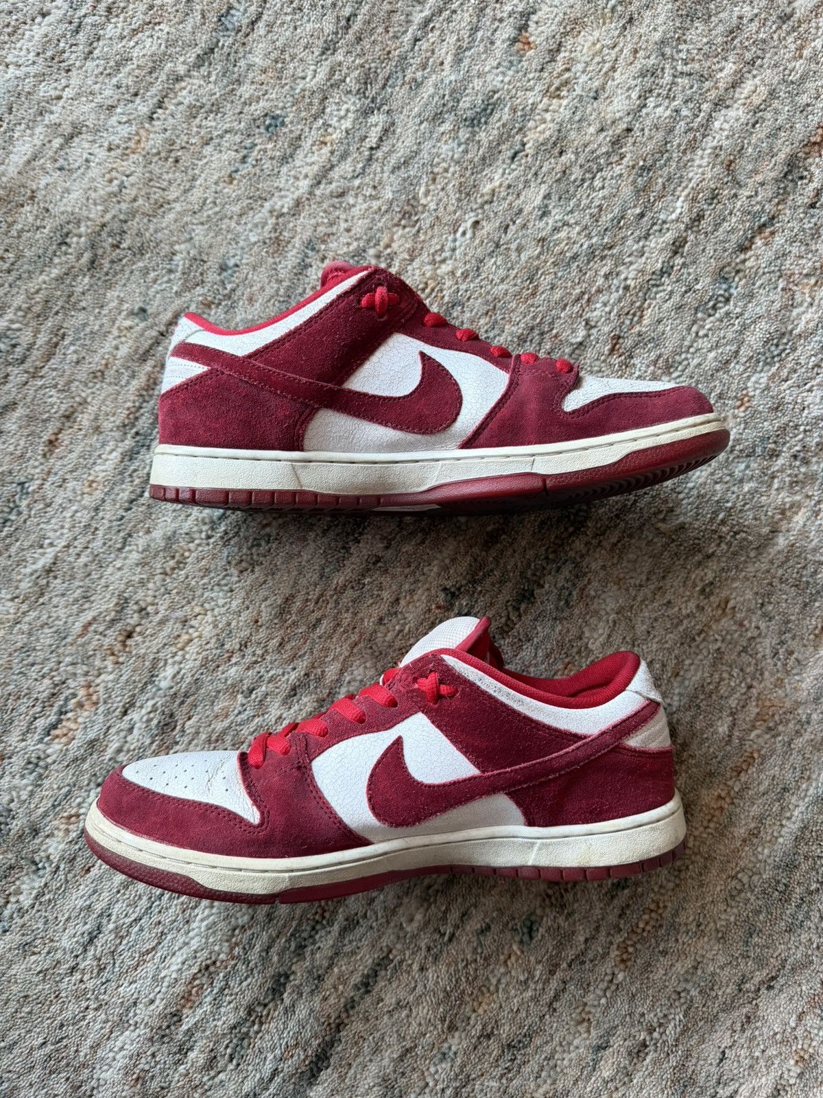 Nike SB Nike SB Dunk Low 2014 “Valentines Day” Size 11 Size US 11 / EU 44 - 2 Thumbnail