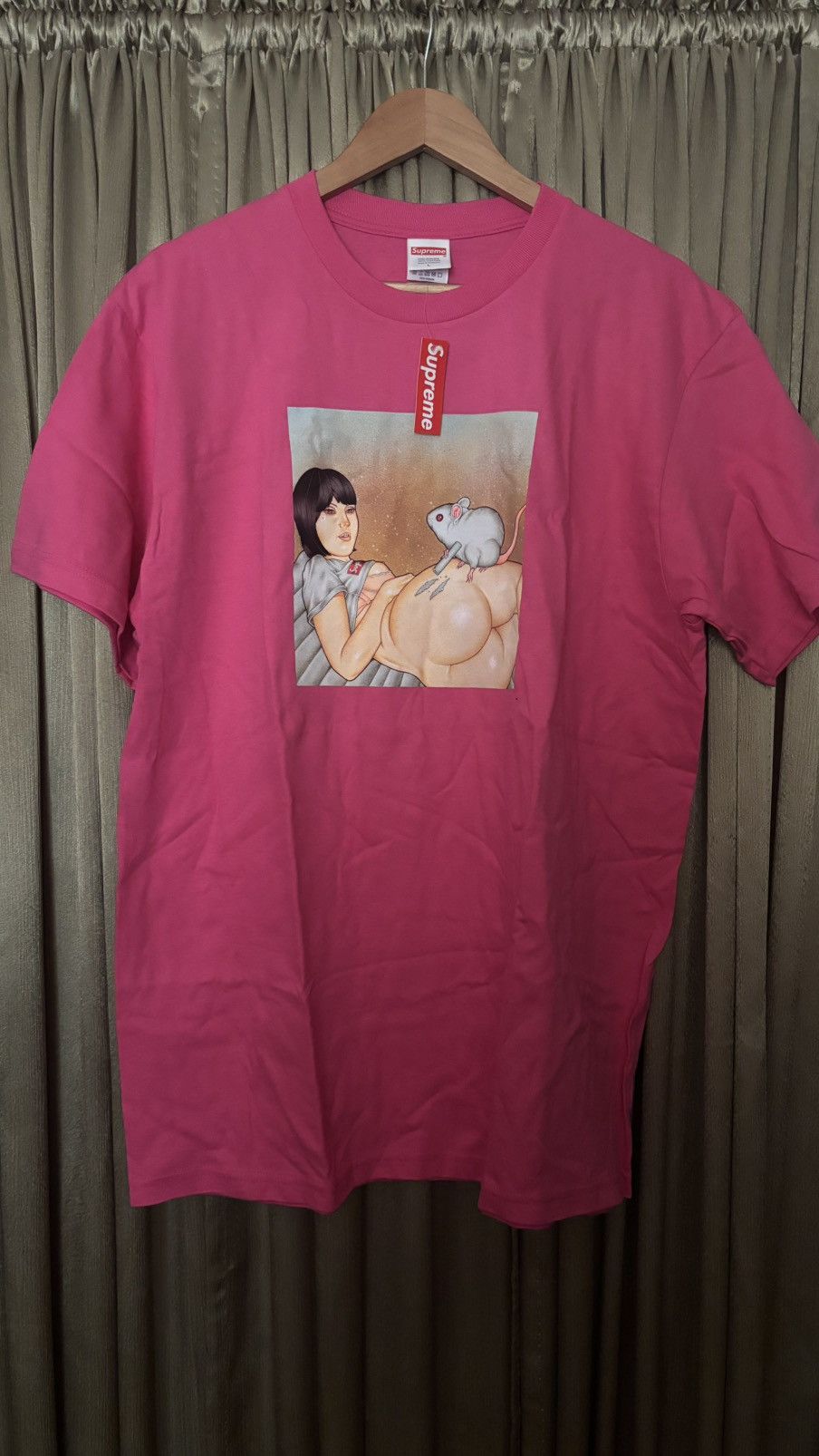 Supreme Supreme® “Mouse” Tee, Fuchsia (L) [S/S 2025, Week 7] Size US L / EU 52-54 / 3 - 2 Thumbnail