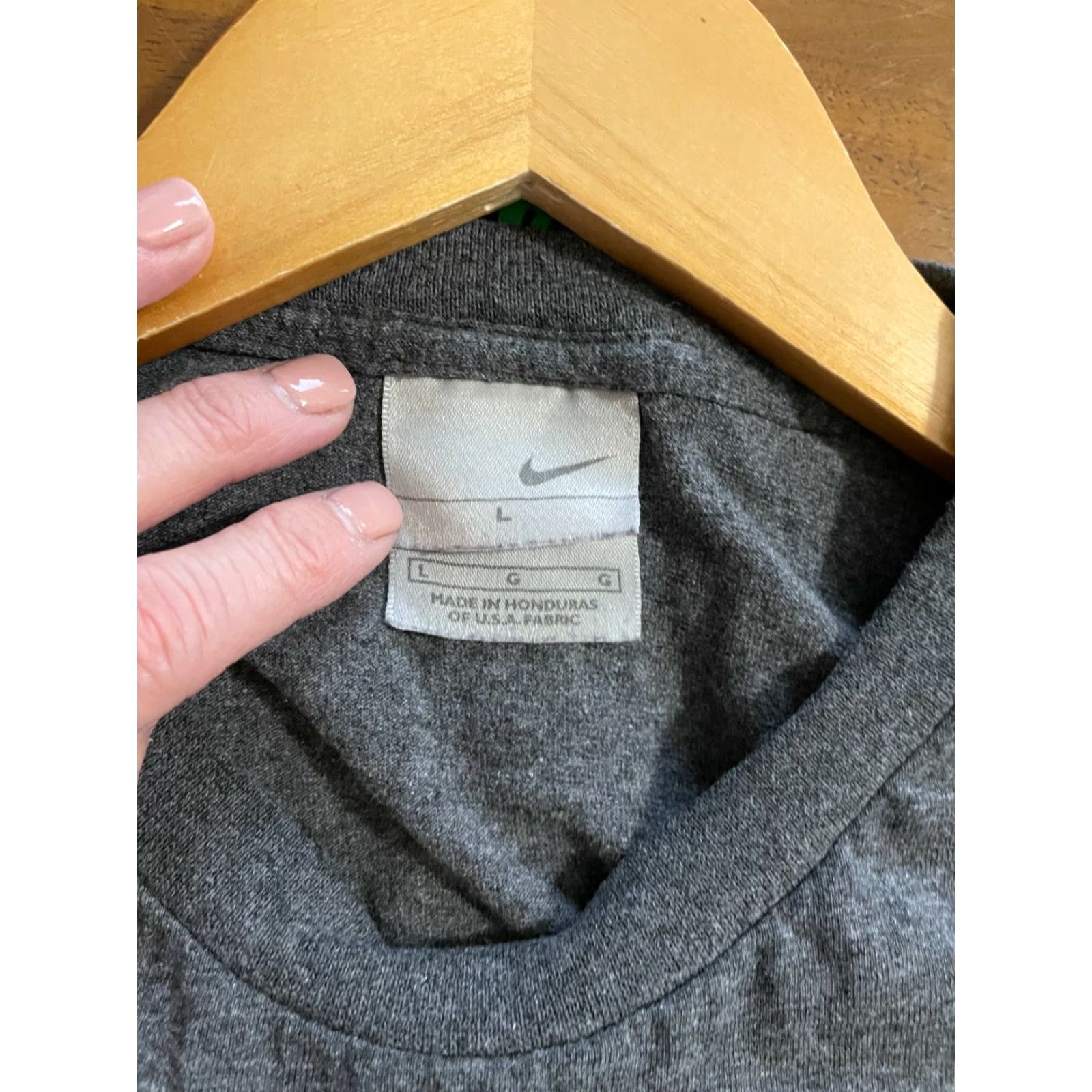 Nike VINTAGE Nike Gray Long Sleeve Adult L Swoosh Silver Tag Embroidered Crew Neck Shirt Size US L / EU 52-54 / 3 - 4 Thumbnail