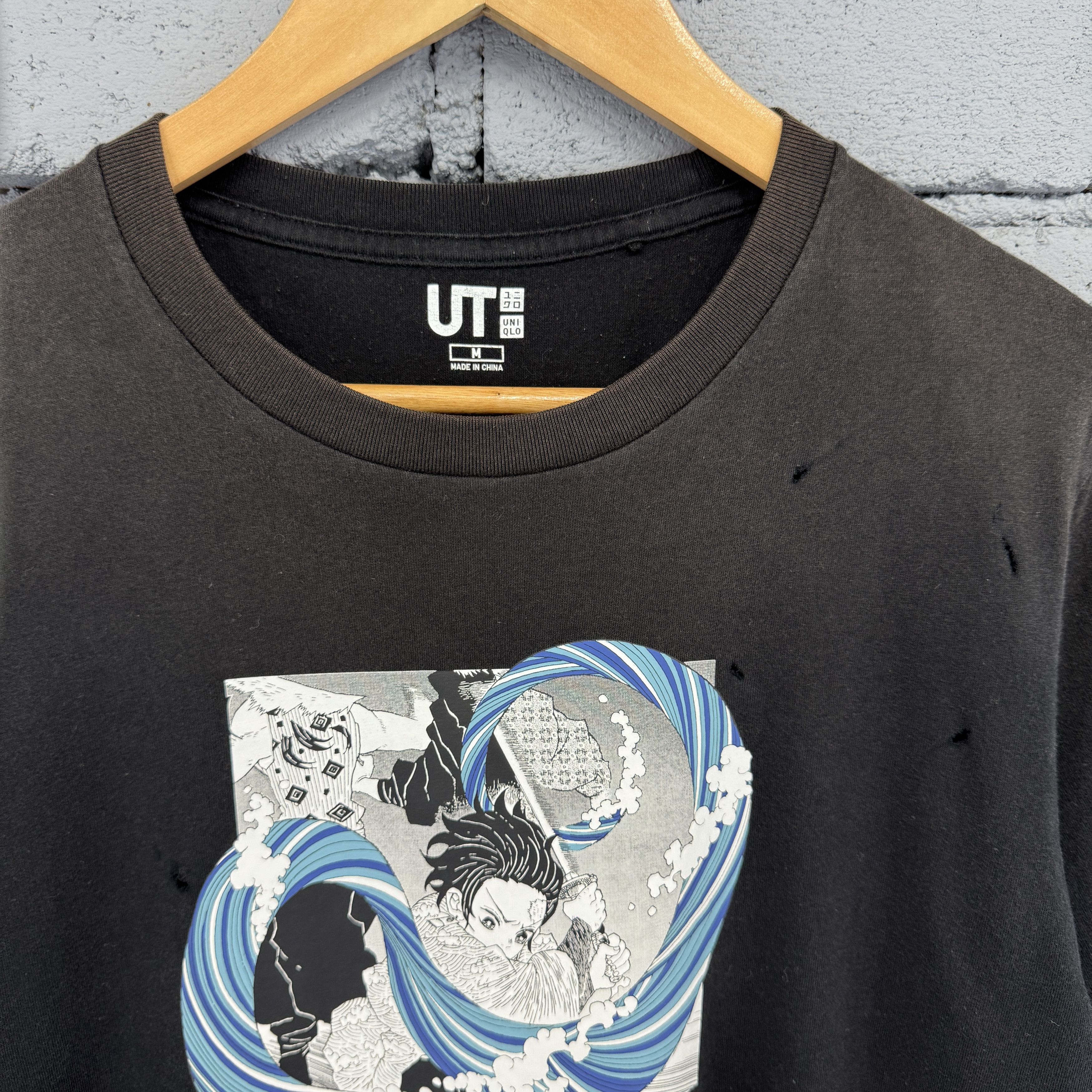 Anime Uniqlo Demon Slayer Kimetsu No Yaiba UT Tanjiro Sunfaded Size US M / EU 48-50 / 2 - 5 Thumbnail