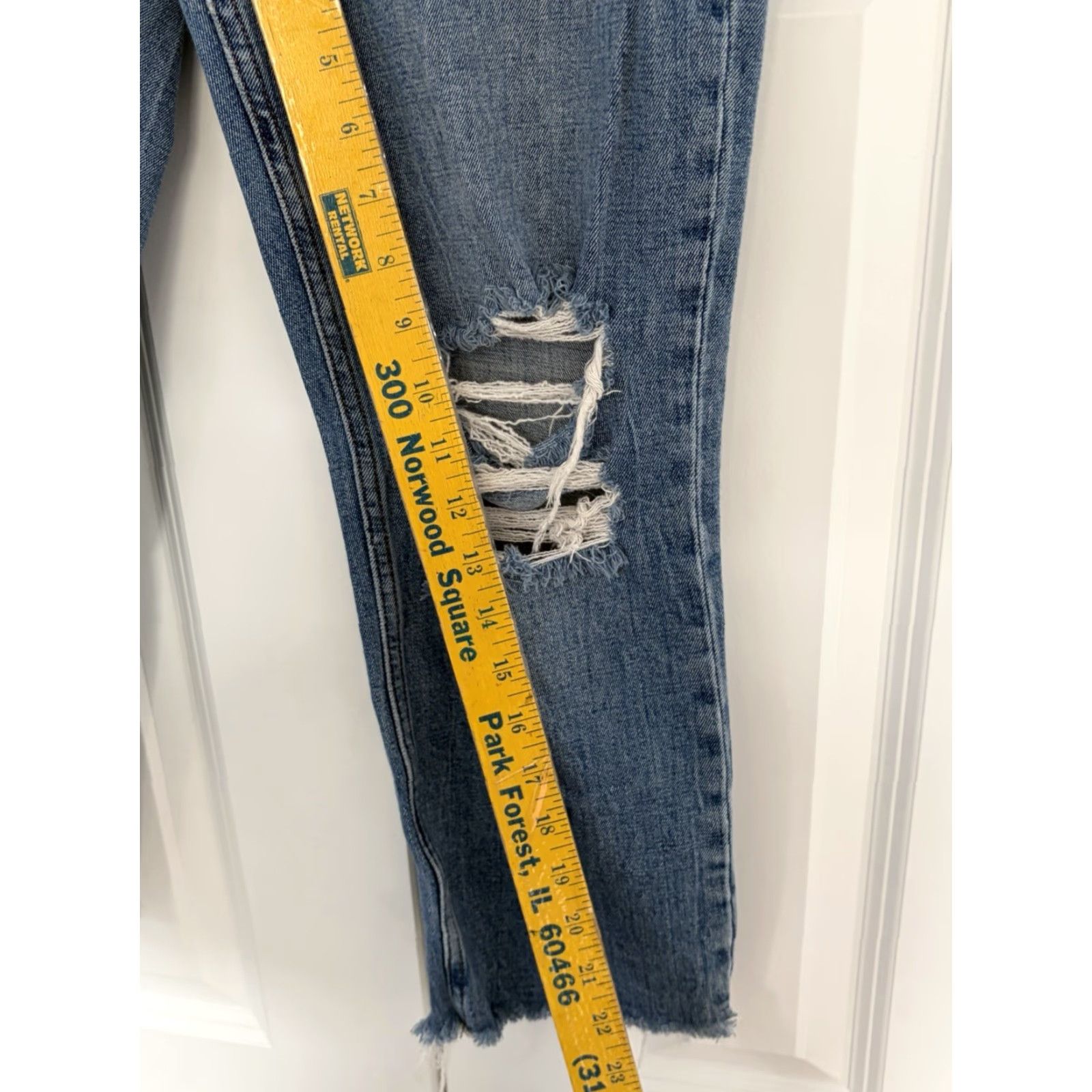 Abercrombie & Fitch Abercrombie & Fitch Curve Love Ankle Straight Ultra High Rise Jeans sz 4s 27 Blue Denim Distressed 5-Pocket Women's 90s Style Jeans Size 27" / US 4 / IT 40 - 3 Thumbnail