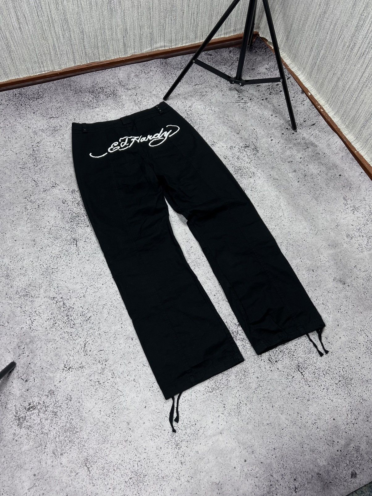 Ed Hardy Ed Hardy Urban Outfitters Big Back Logo Pants Size US 30 / EU 46 - 1 Thumbnail