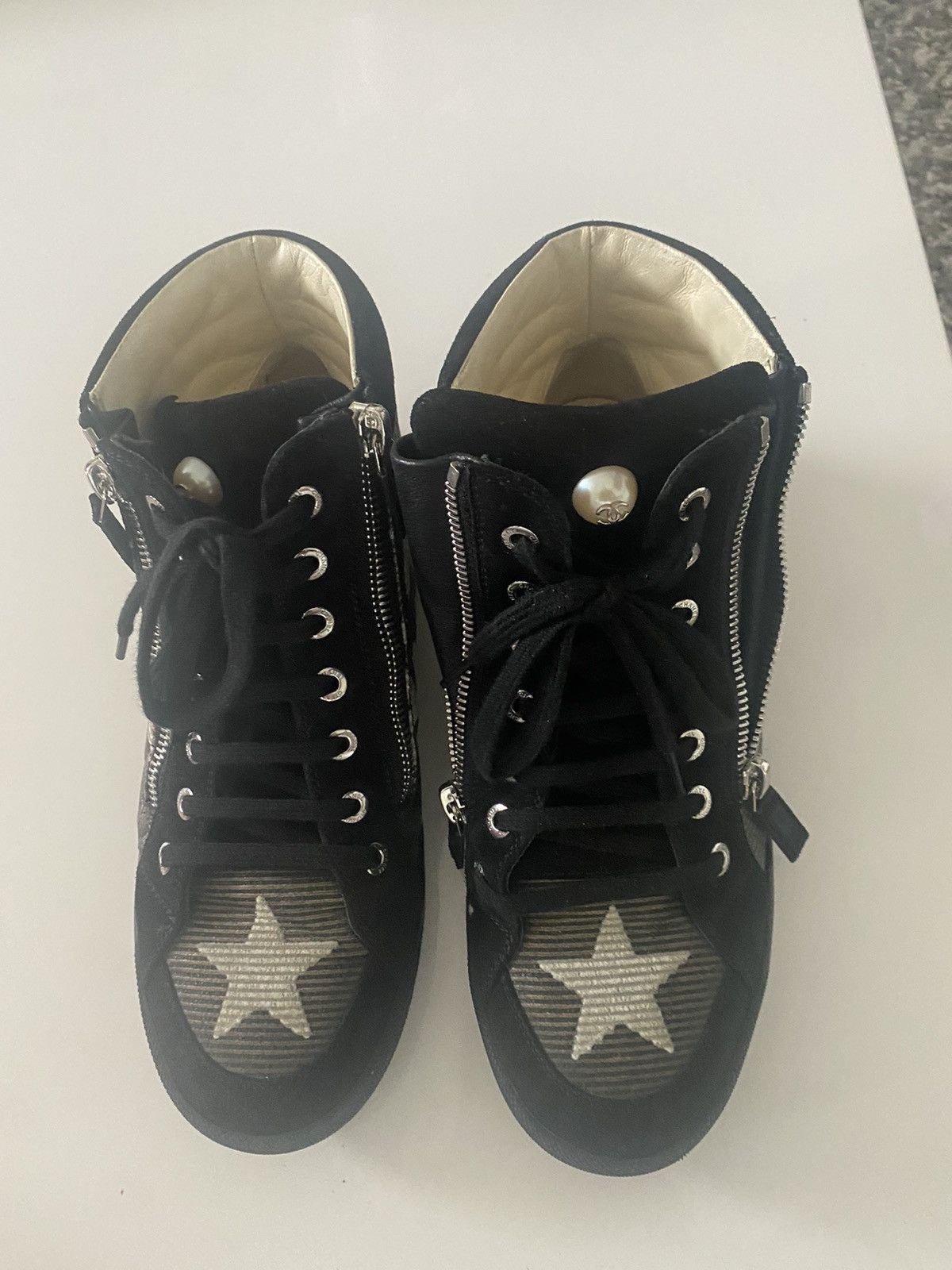 Chanel Authentic 2014 Chanel Interlocking CC Logo Sneakers Size US 7 / IT 37 - 2 Thumbnail