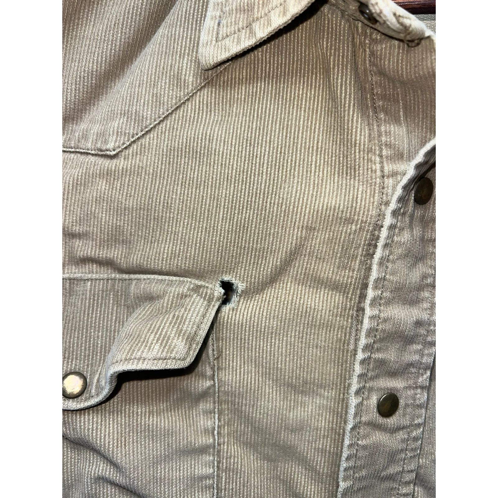 Wrangler Vintage Wrangler Corduroy Shirt Button Up Distressed HOLES X Size US XL / EU 56 / 4 - 4 Thumbnail